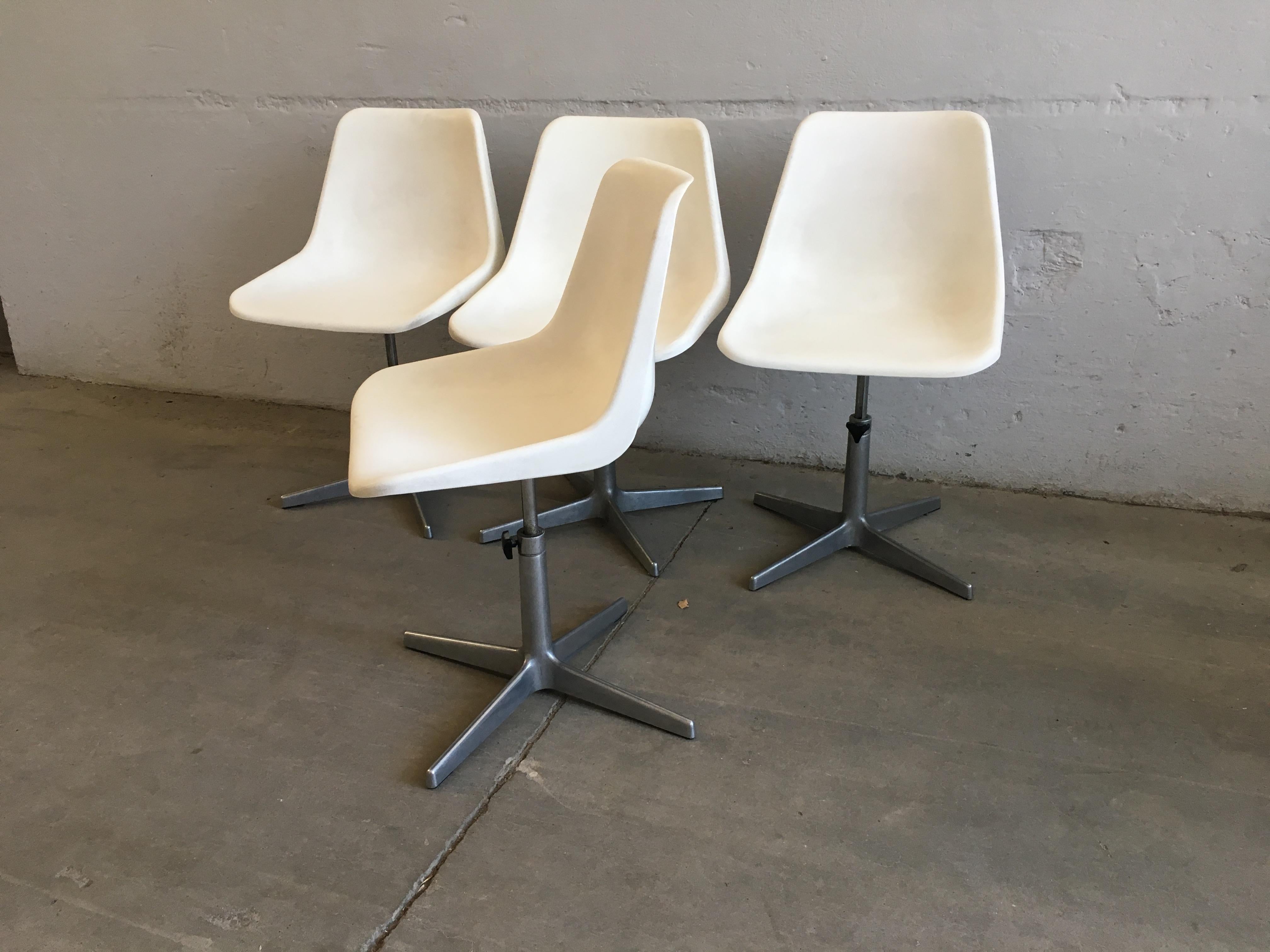 Mid-20th Century Mid-Century Modern Italian Set of 4 Robin Day Rotating Chairs, 1960s For Sale