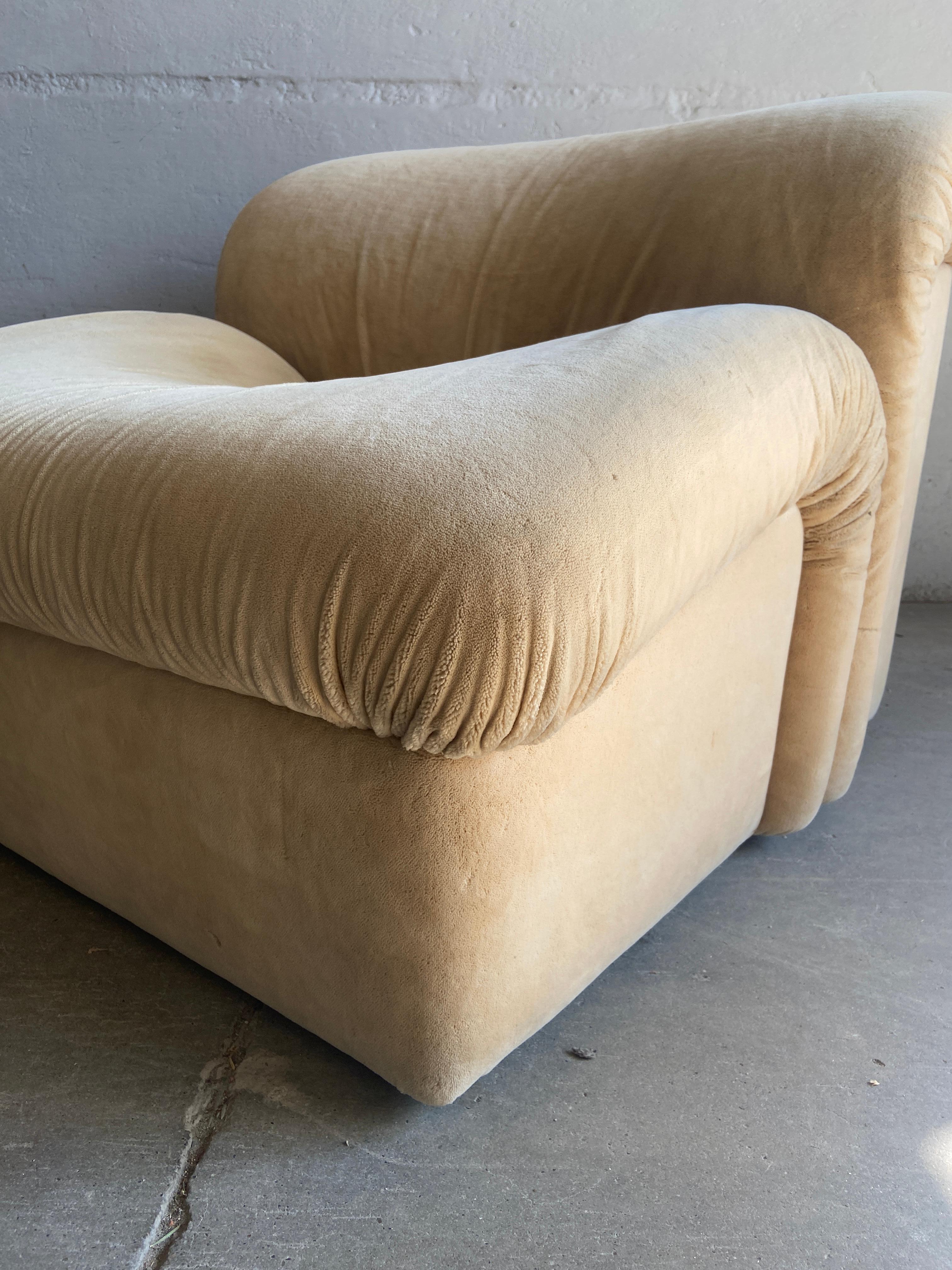 Ensemble italien moderne du milieu du siècle de 4 fauteuils rembourrés 