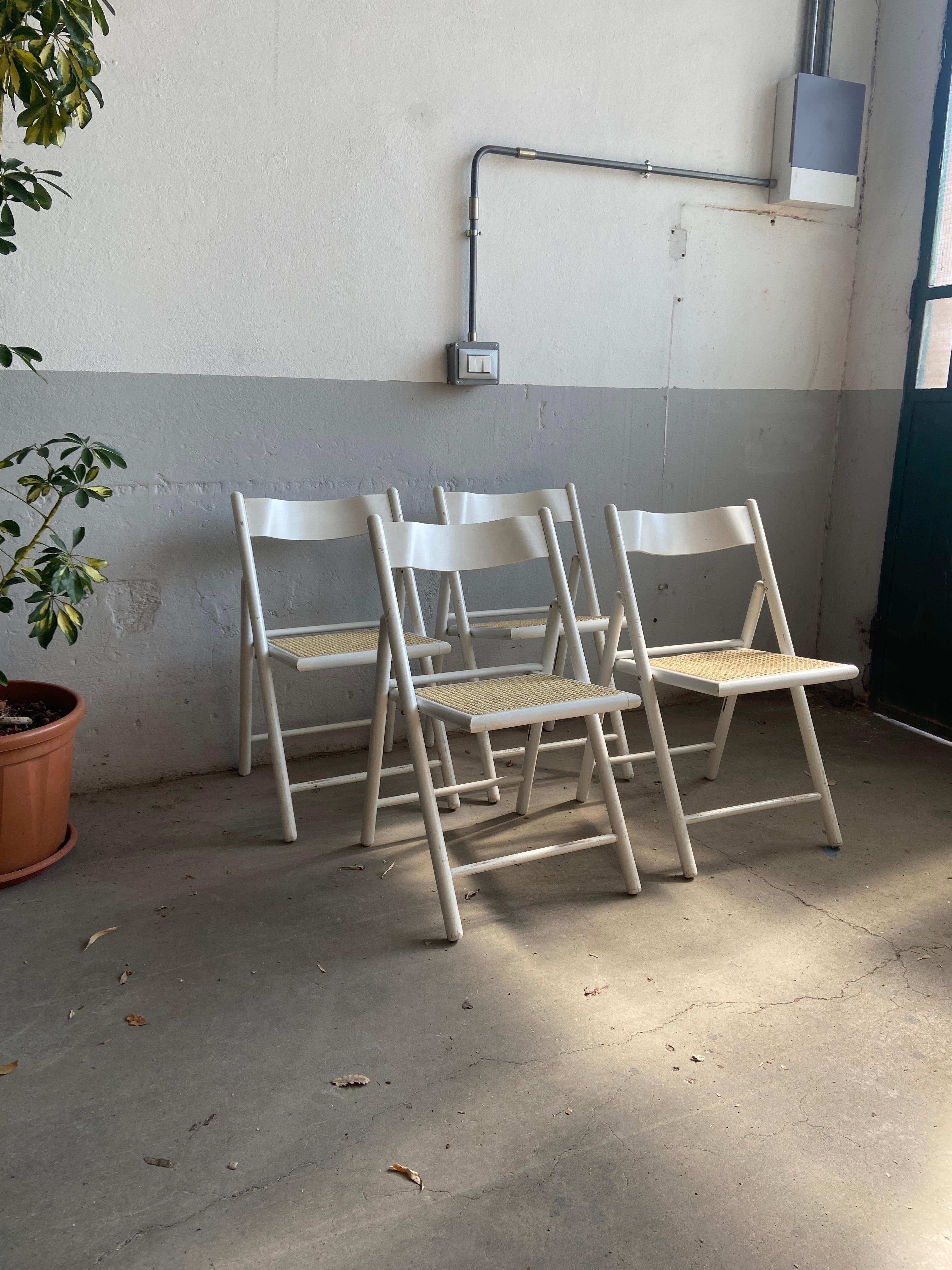 Late 20th Century Mid-Century Modern Italian Set of 4 Wooden Folding Chairs with Vienna Straw Seat