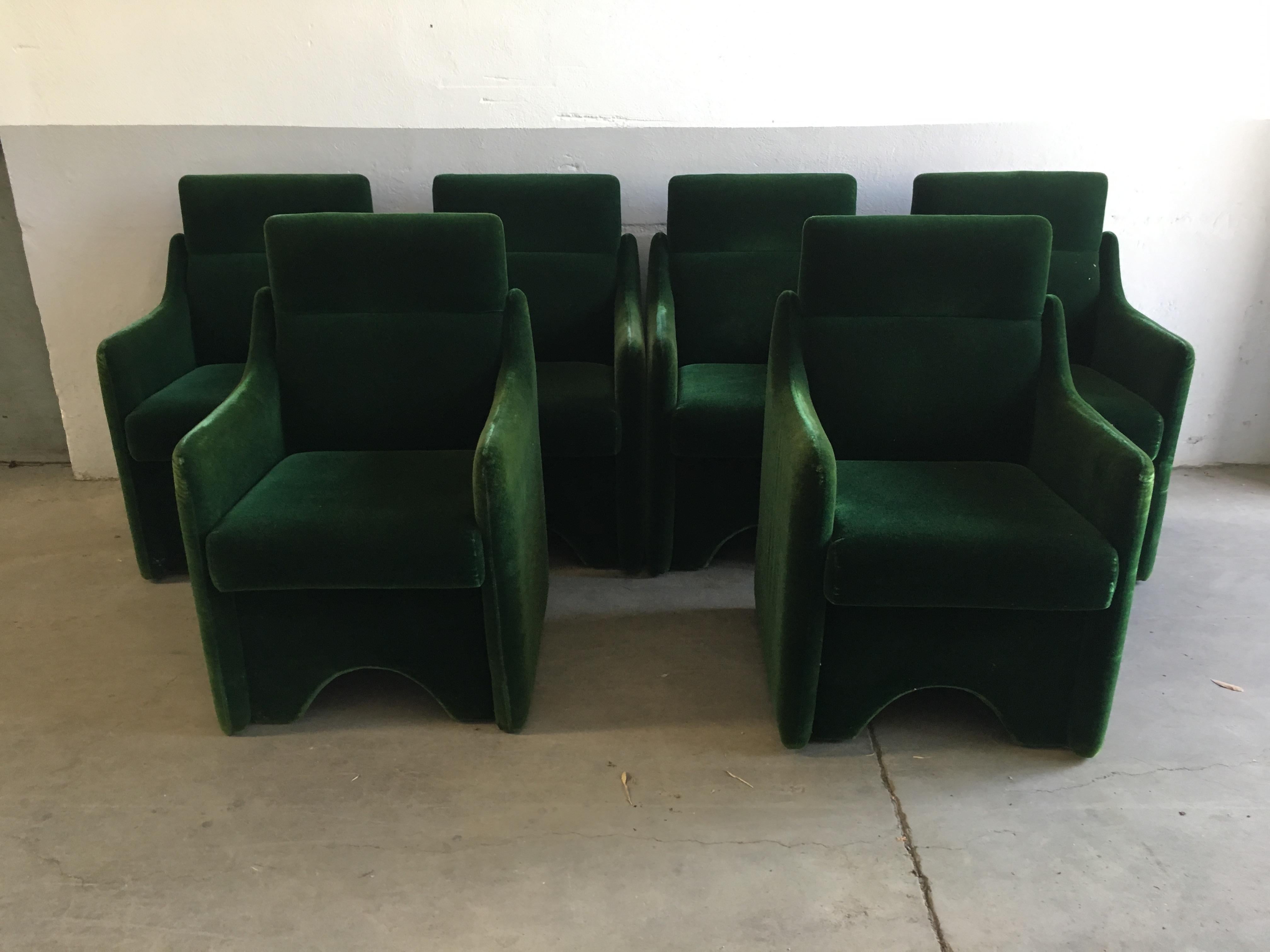 Mid-Century Modern Italian set of 6 armchairs by Luigi Caccia Dominioni for Azucena with their original polyester velvet fabric. 1970s
The upholstery is in good vintage conditions. Wear consistent with age and use.