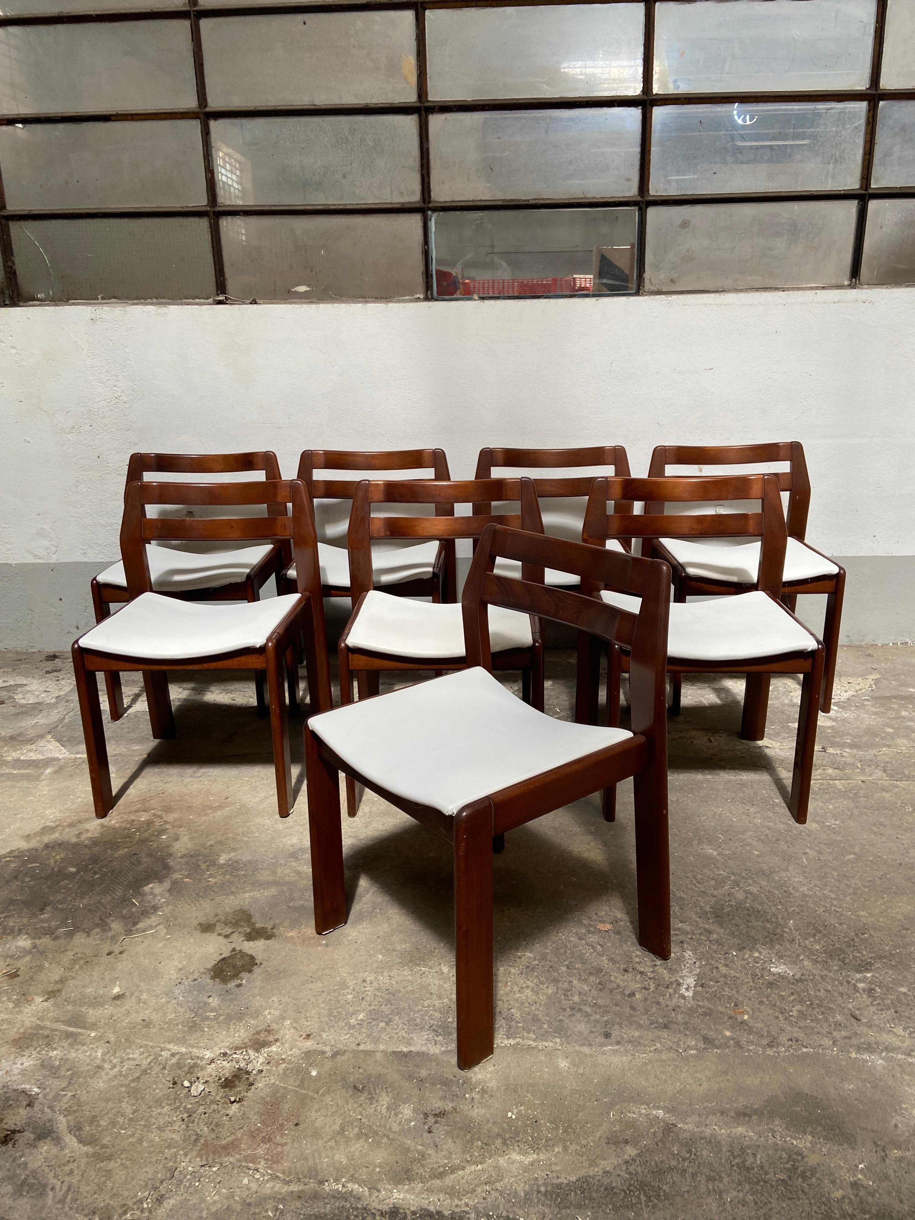 Mid-Century Modern Italian Set of 8 Walnut Dining Chairs with Faux Leather Seat In Good Condition For Sale In Prato, IT