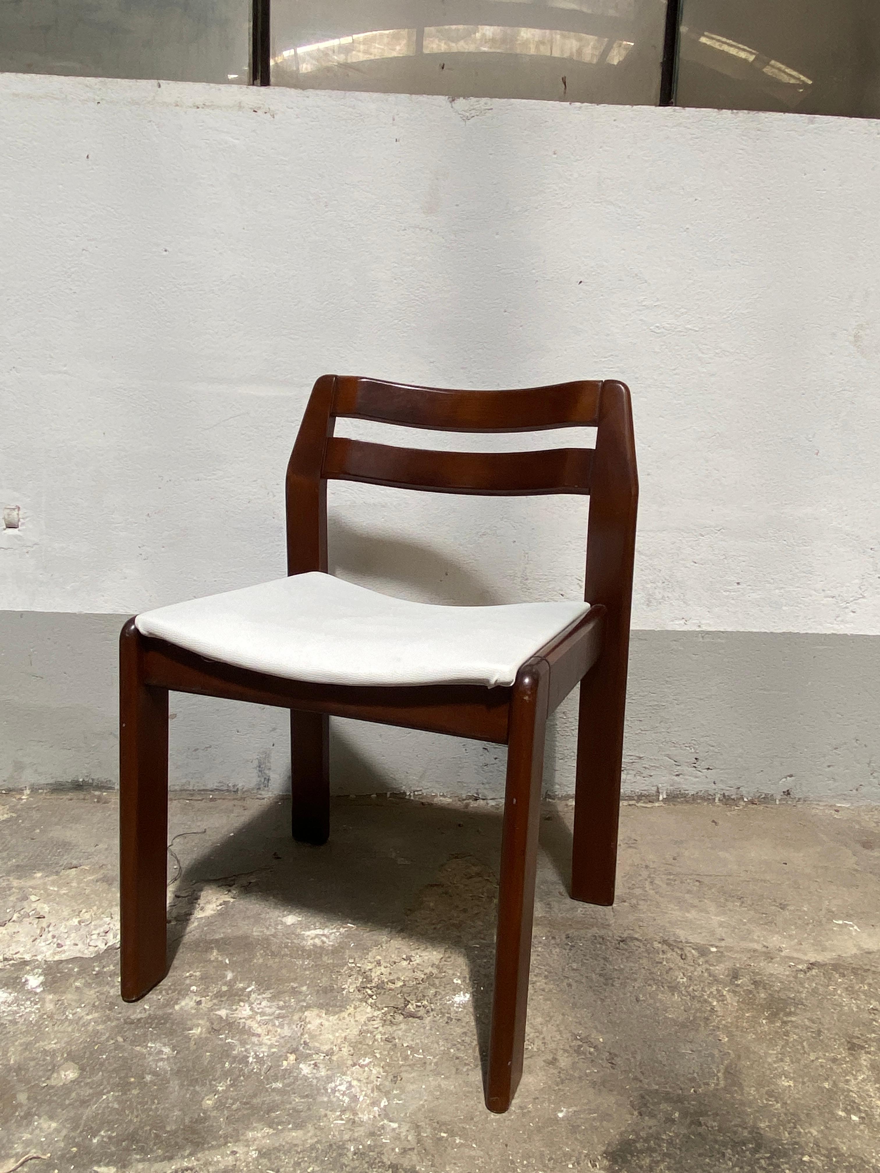 Mid-Century Modern Italian Set of 8 Walnut Dining Chairs with Faux Leather Seat For Sale 3