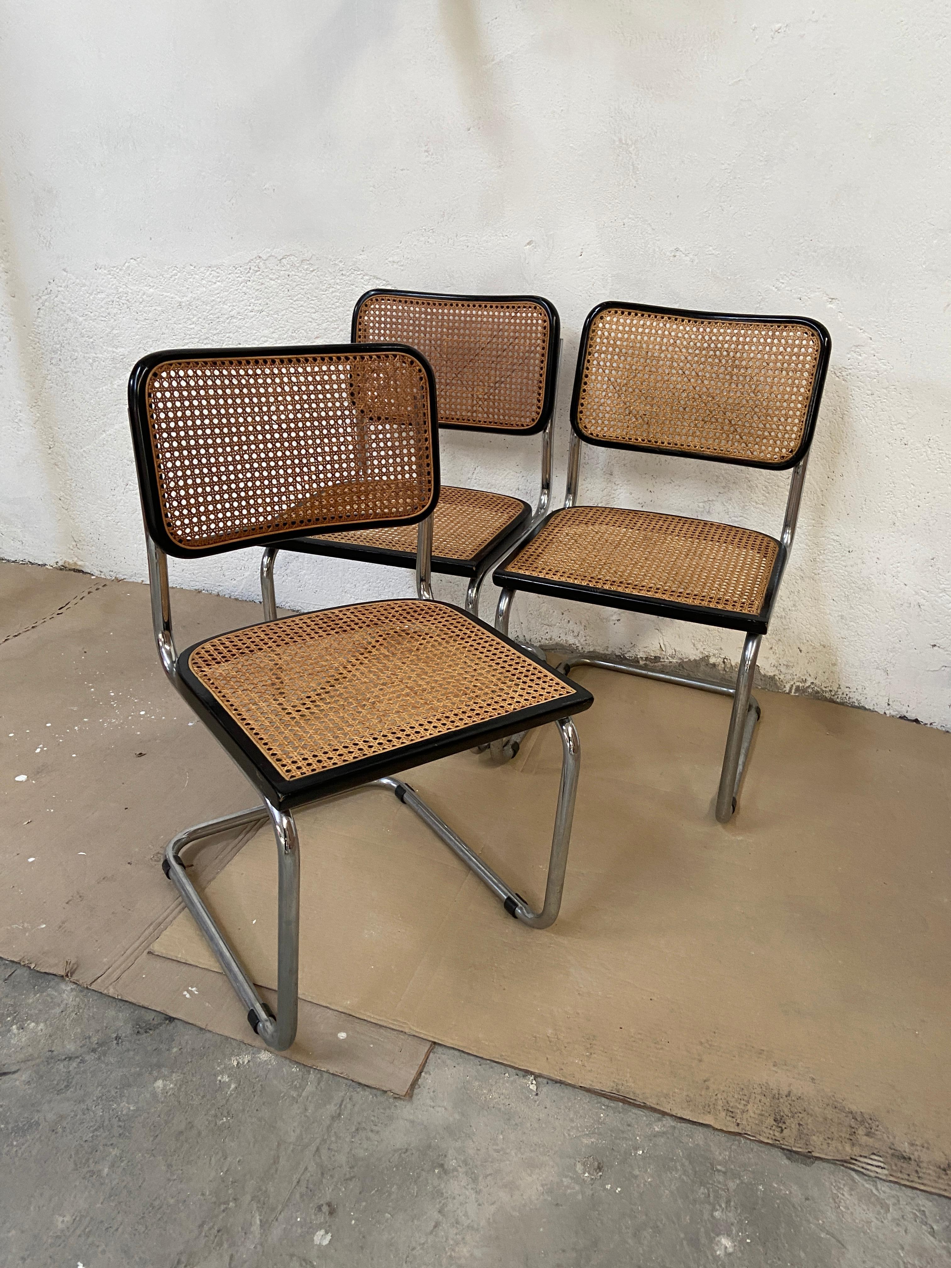 Laqué Ensemble de chaises Cesca italiennes chromées et noires de Marcel Breuer, de style mi-siècle moderne en vente