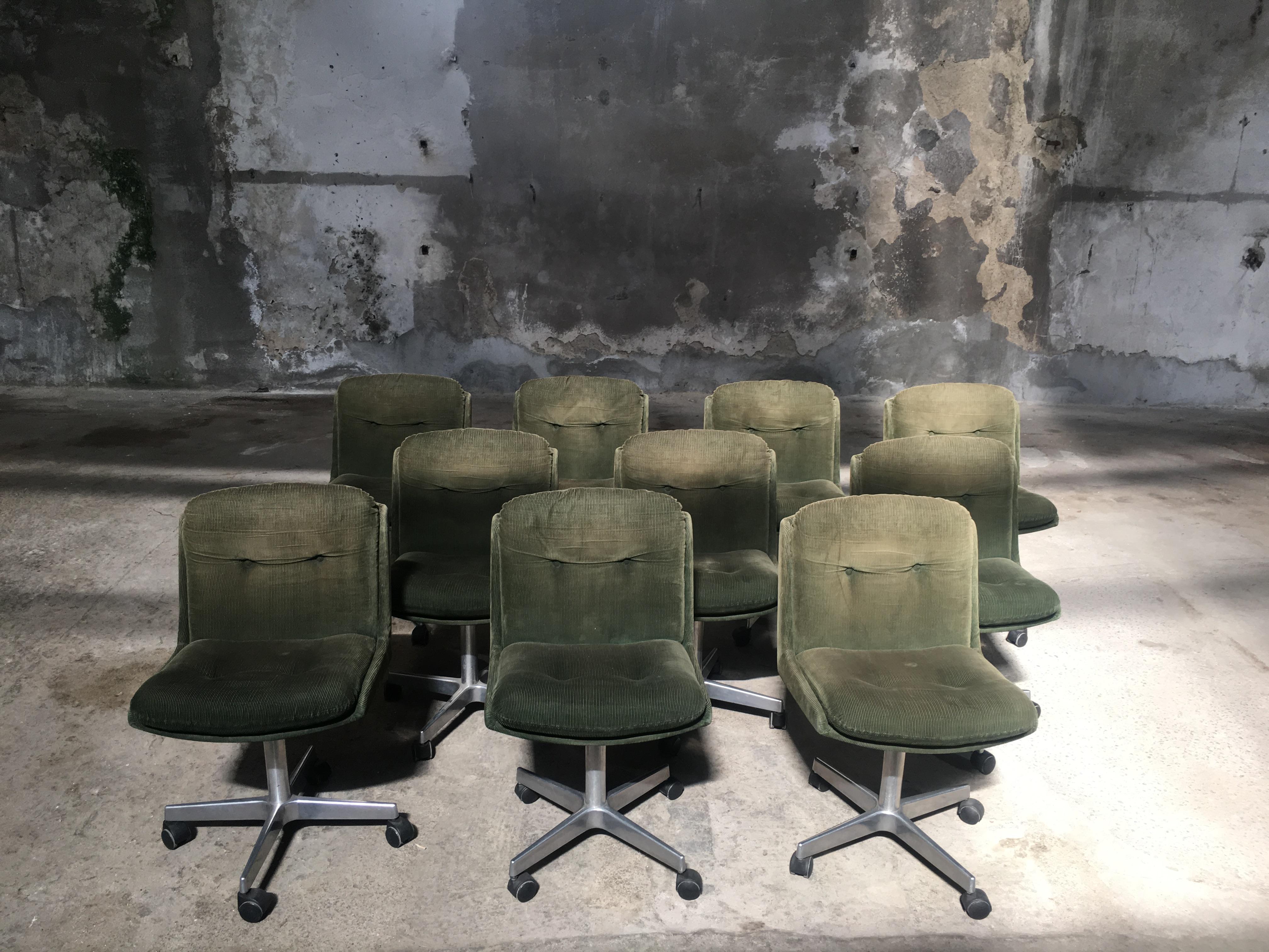 Mid-Century Modern Italian set of ten chairs on wheels with original corduroy fabric, 1970s.