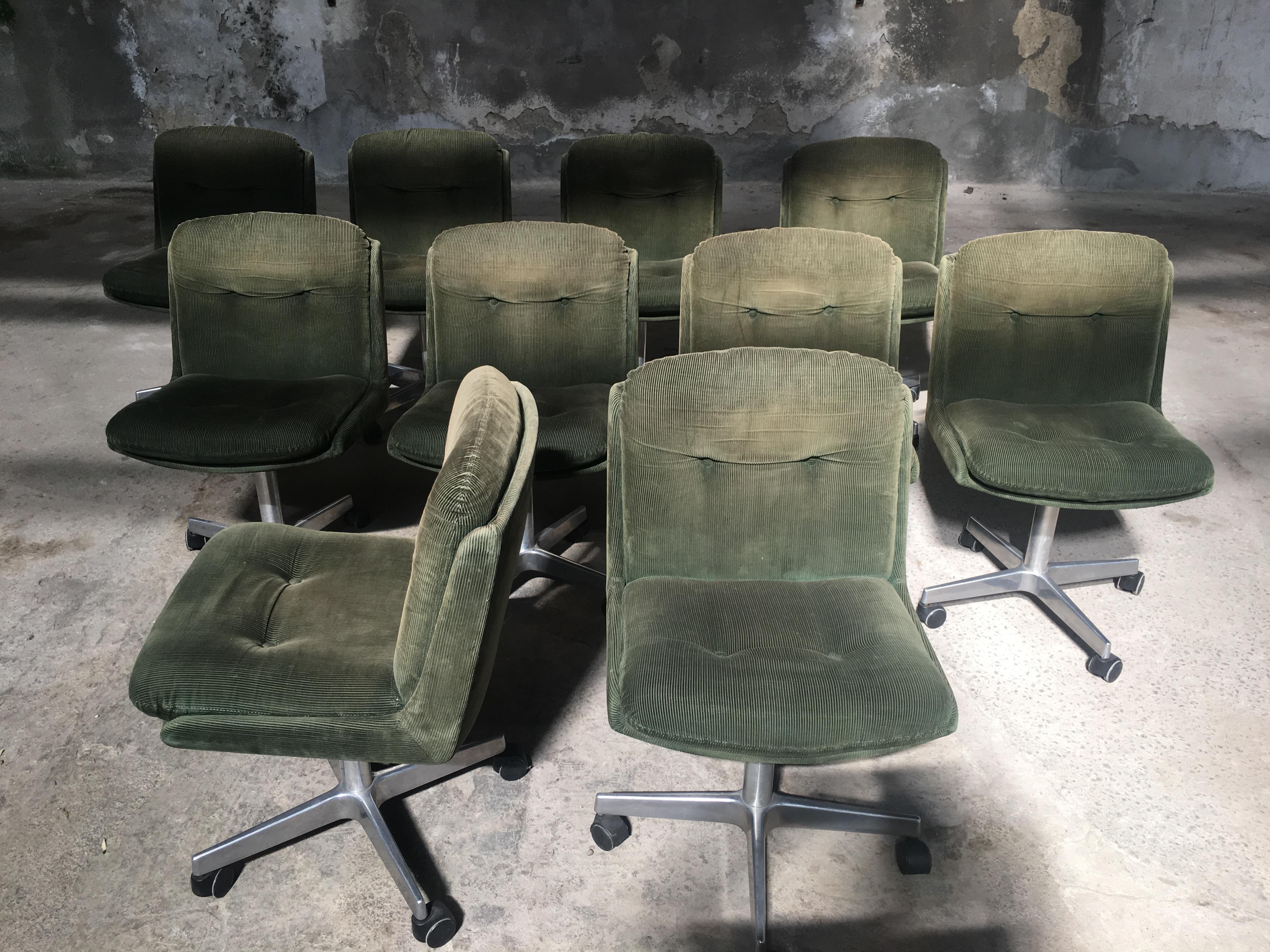 Late 20th Century Mid-Century Modern Italian Set of Ten Chairs on Wheels with Original Corduroy