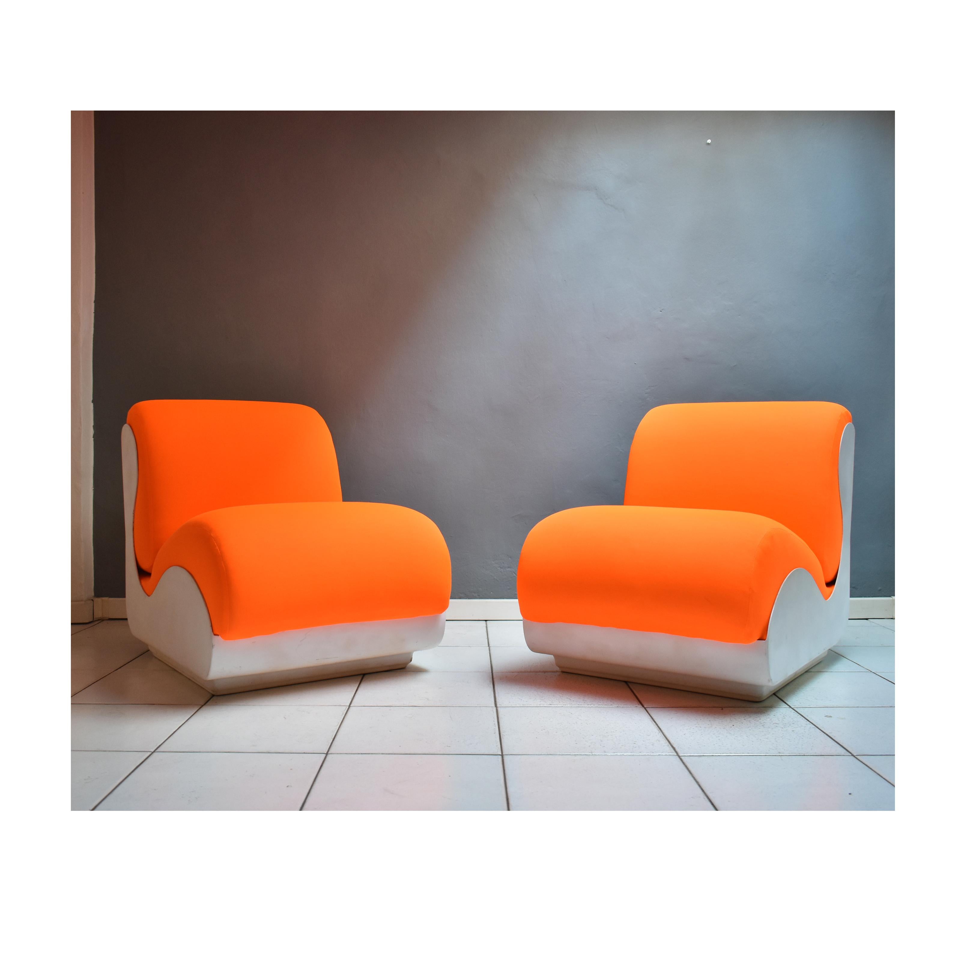 Mid-Century Modern Italian, 1970s Set of 2 Armchairs orange fluo white structure In Good Condition For Sale In Milan, IT