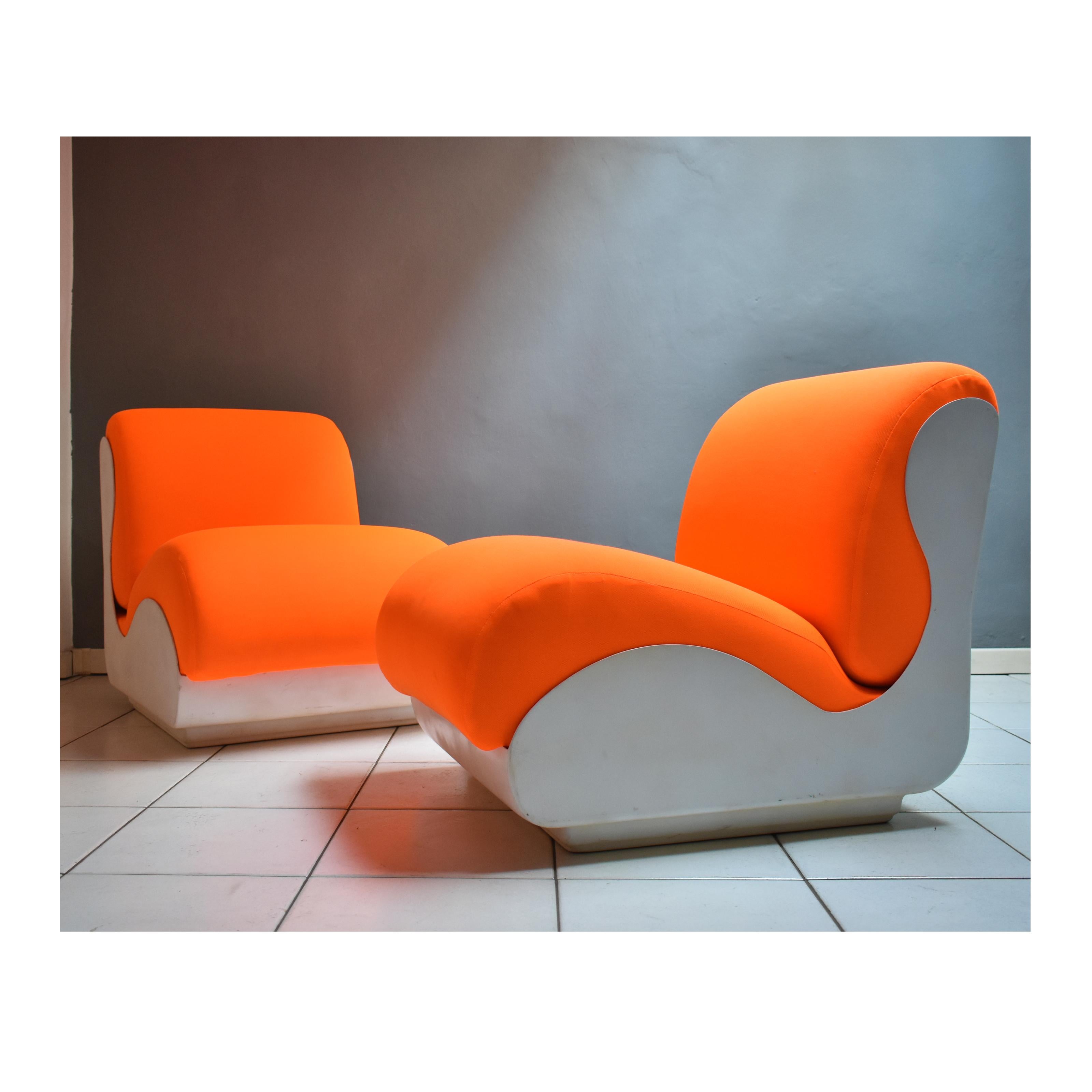 Moderner italienischer Sessel aus der Mitte des Jahrhunderts, 1970er Jahre, 2er-Set, orangefarbene fluoweiße Struktur (Ende des 20. Jahrhunderts) im Angebot