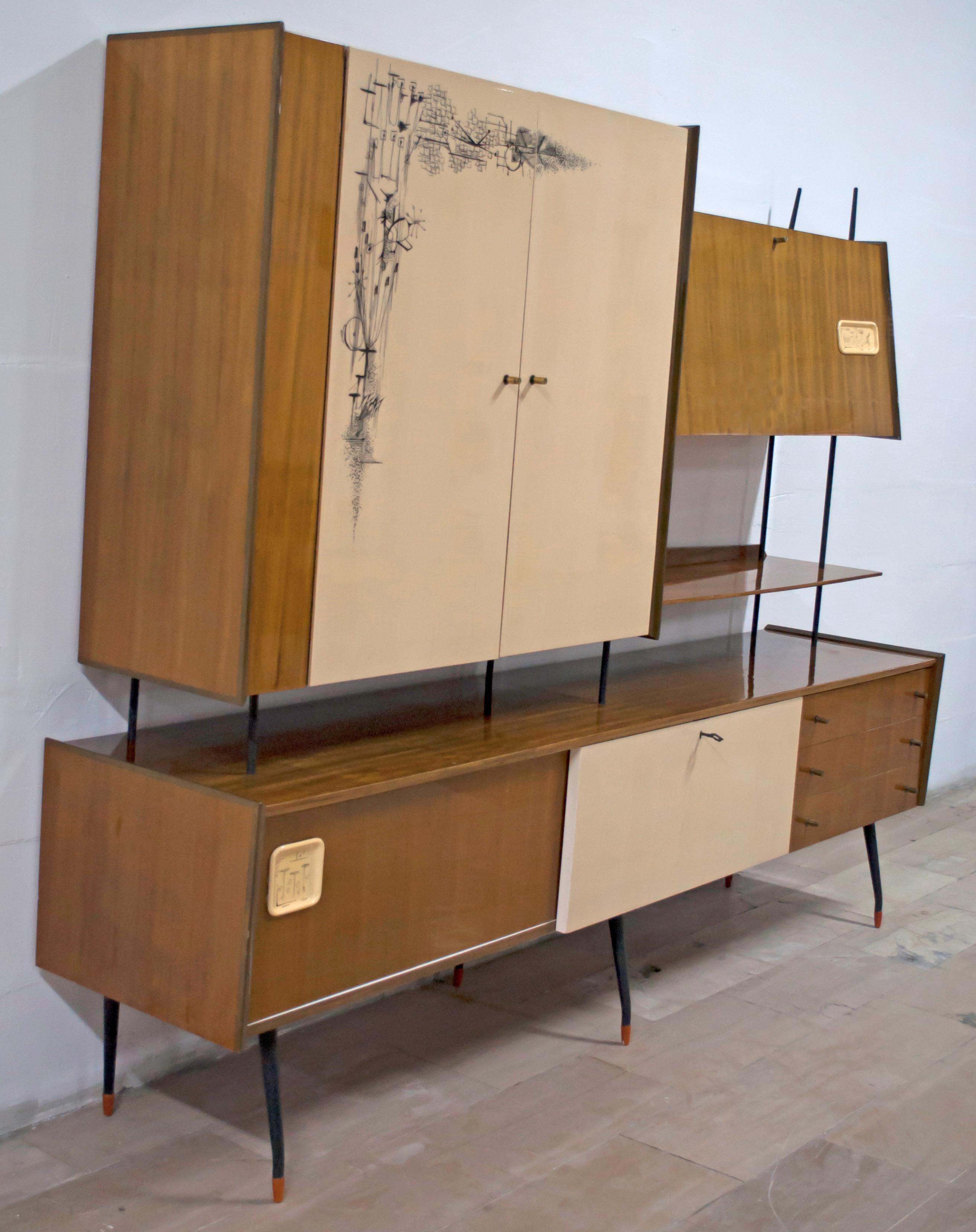 Gio Ponti Style Mid-Century Modern Italian Sideboard Bar, 1950s In Good Condition In Puglia, Puglia