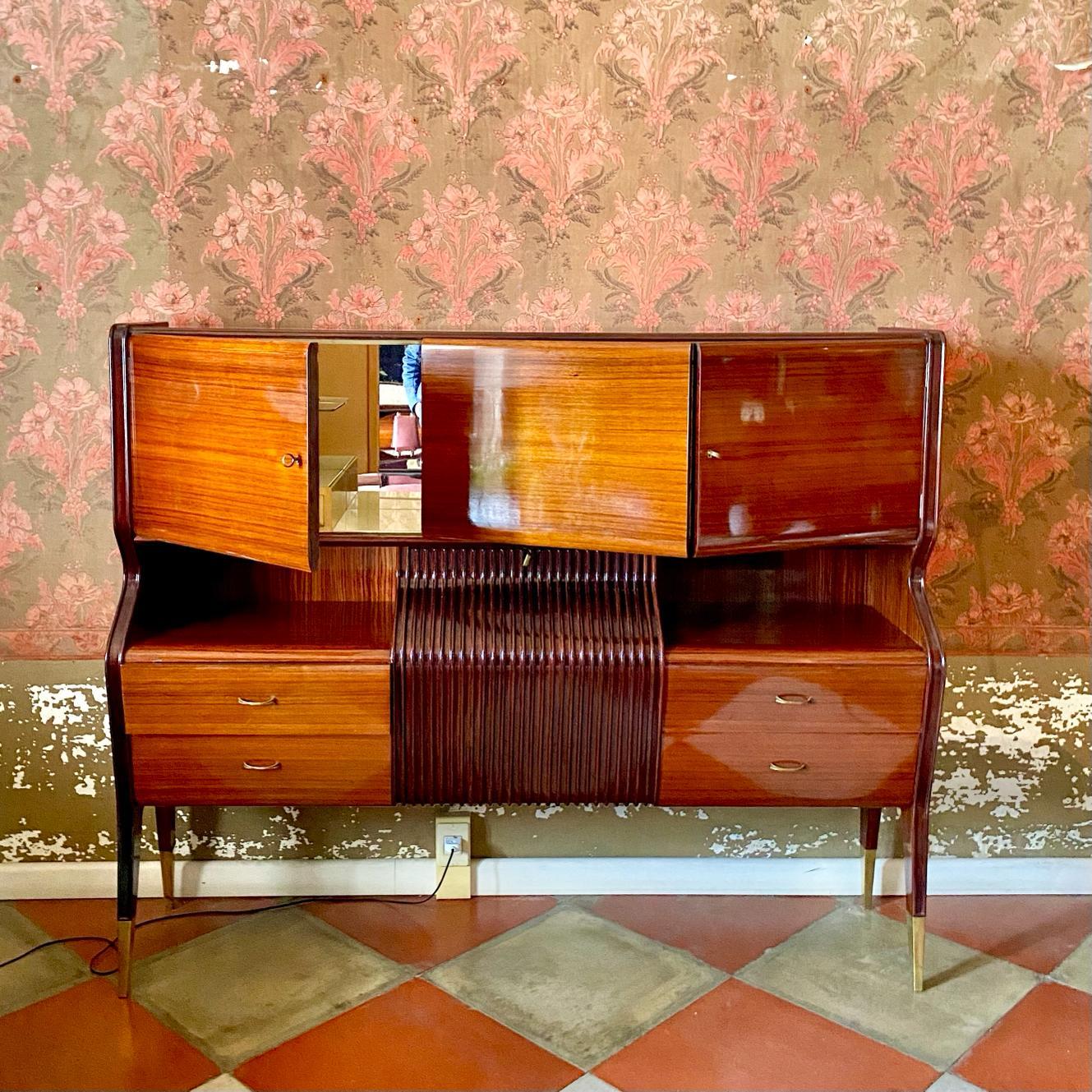Mid-Century Modern Italian Sideboard with Bar Cabinet, Osvaldo Borsani 1950s For Sale 1