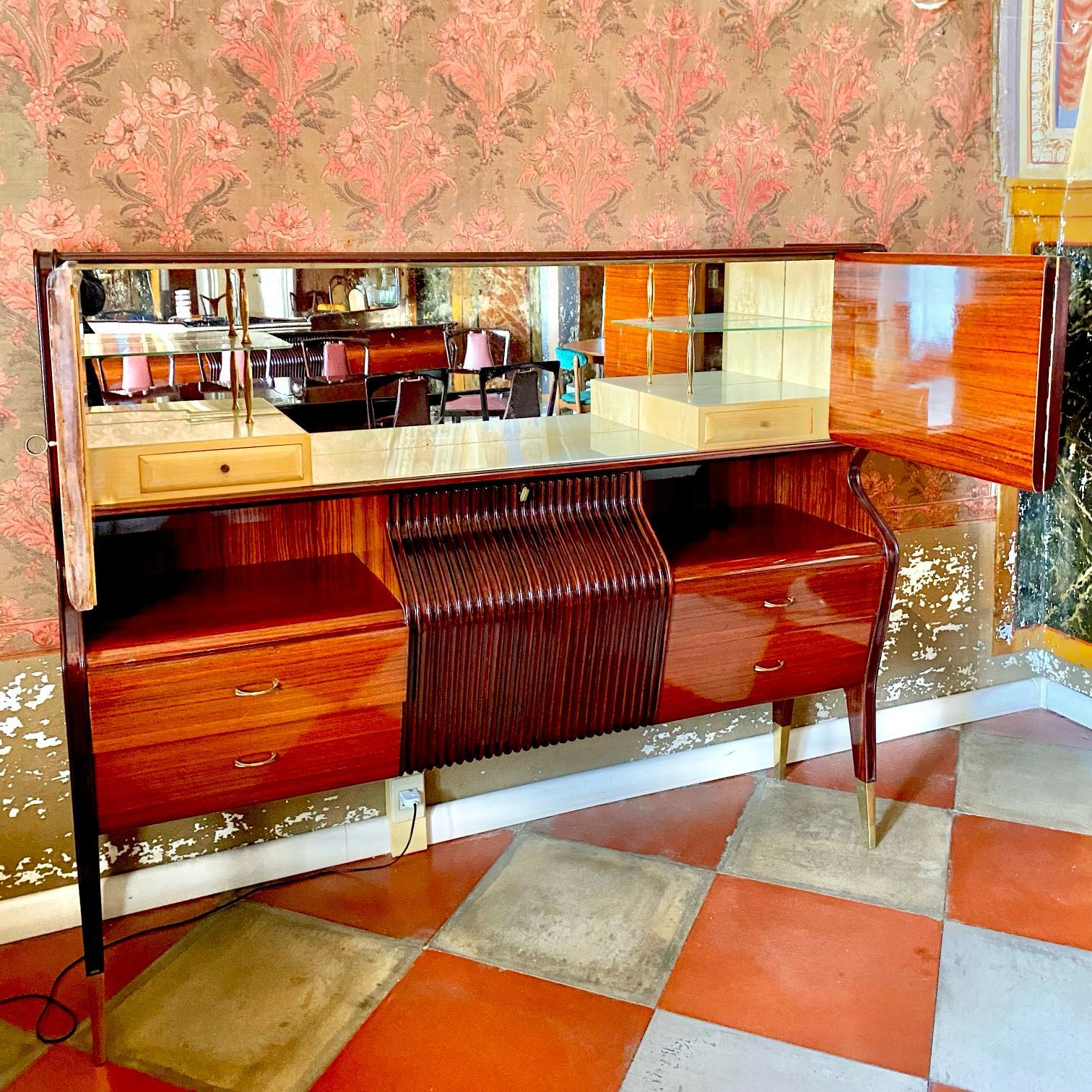 Mid-Century Modern Italian Sideboard with Bar Cabinet, Osvaldo Borsani 1950s For Sale 3