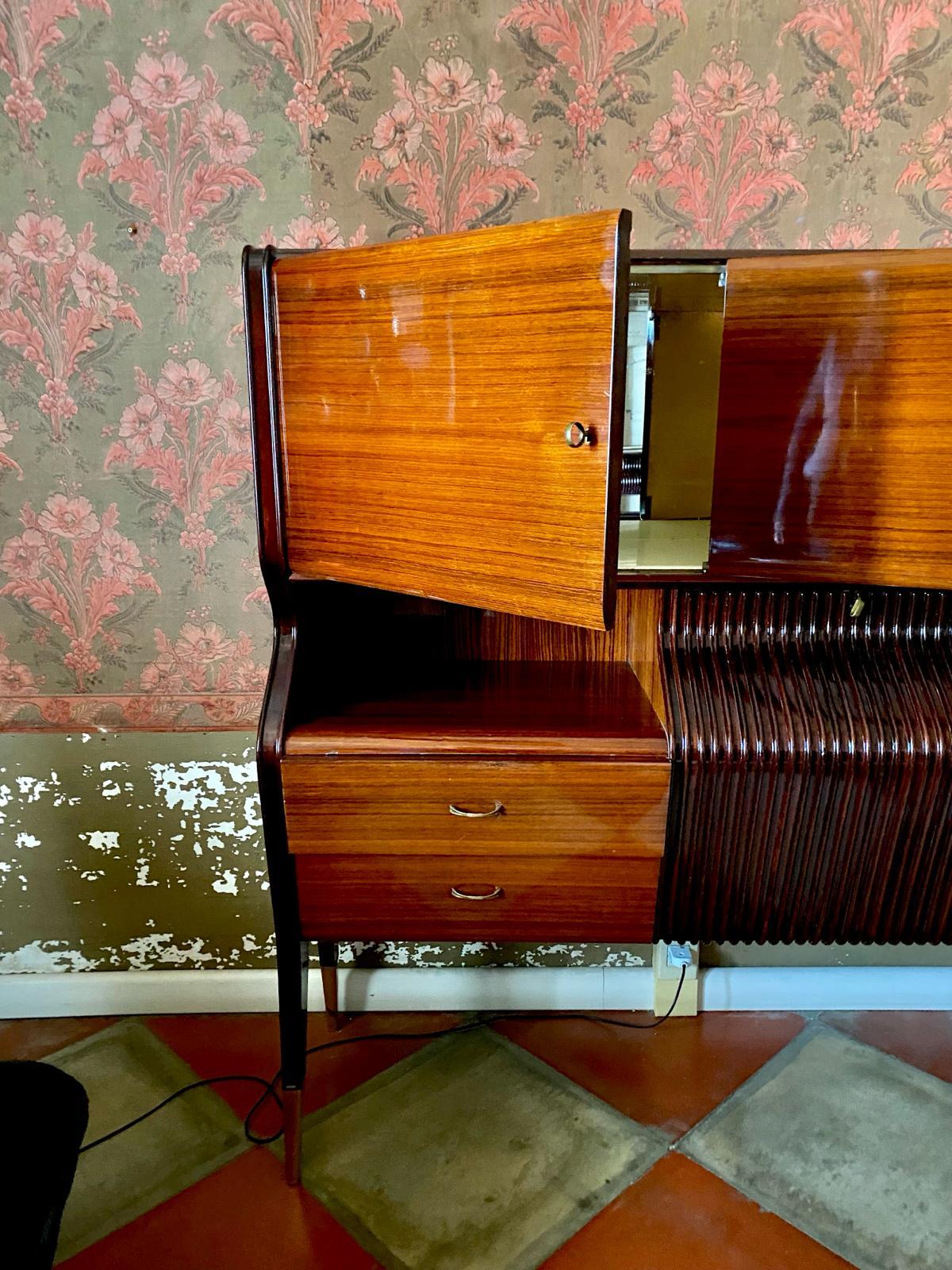 Mid-Century Modern Italian Sideboard with Bar Cabinet, Osvaldo Borsani 1950s For Sale 4