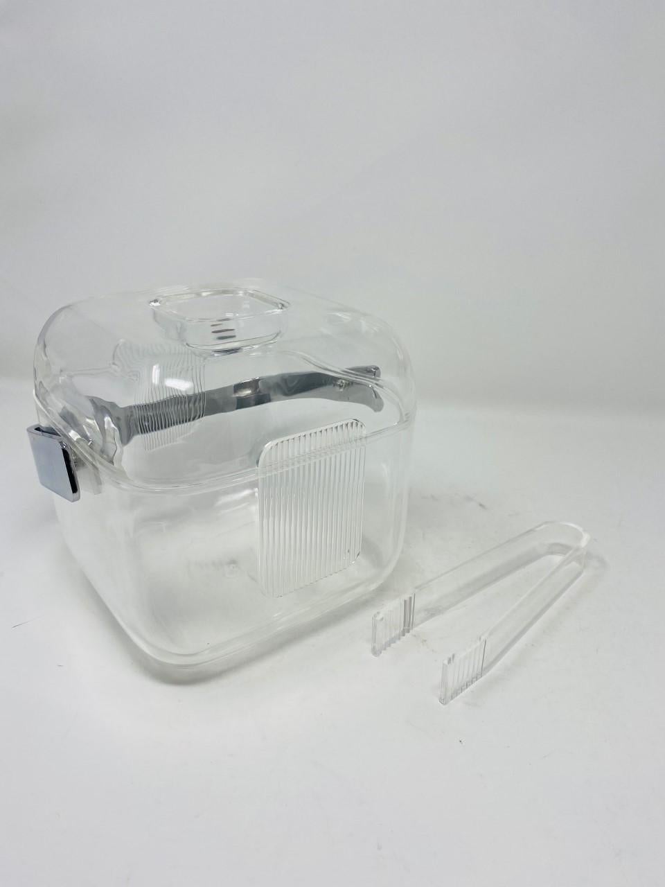 Mid-Century Modern Italian Signed Lucite and Chrome Guzzini Ice Bucket 3