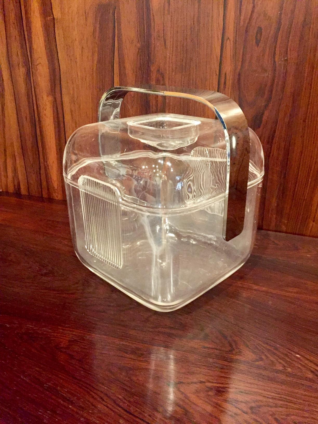 Vintage stylish Italian design. The design of this elegant ice bucket is timeless. Incredibly chic. A glamorous addition to your bar or as a stylish vessel for other uses.