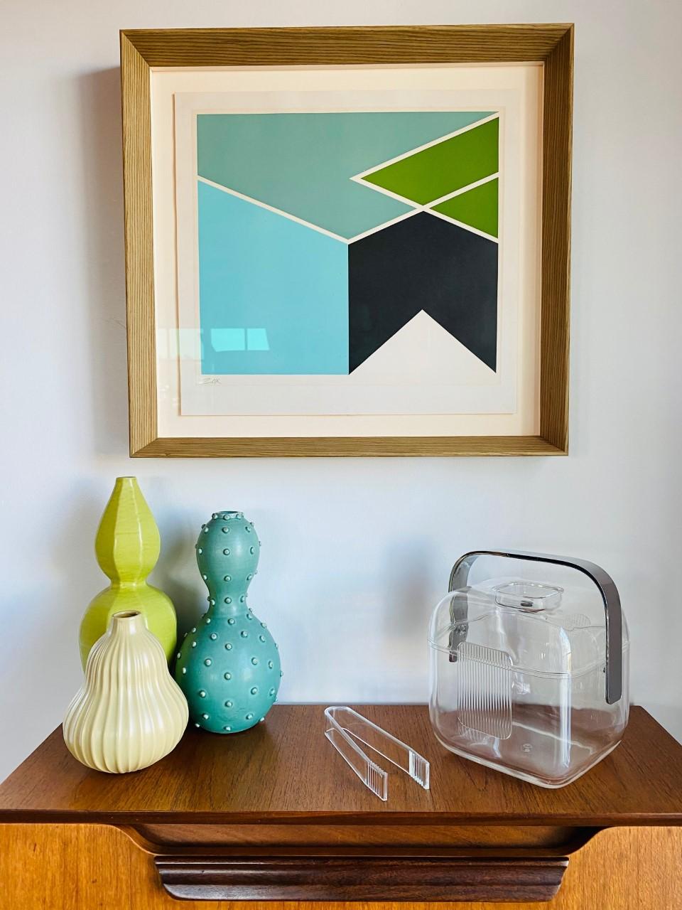 Vintage stylish Italian design. The design of this elegant ice bucket is timeless. Incredibly chic. A glamorous addition to your bar or as a stylish vessel for other uses. This piece contains the ice bucket with lid, liner and tongs.

Mid Century,