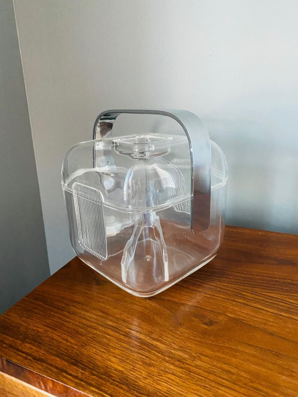 Mid-Century Modern Italian Signed Lucite and Chrome Guzzini Ice Bucket For Sale 1