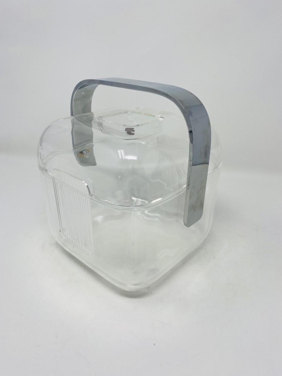 Mid-Century Modern Italian Signed Lucite and Chrome Guzzini Ice Bucket For Sale 4