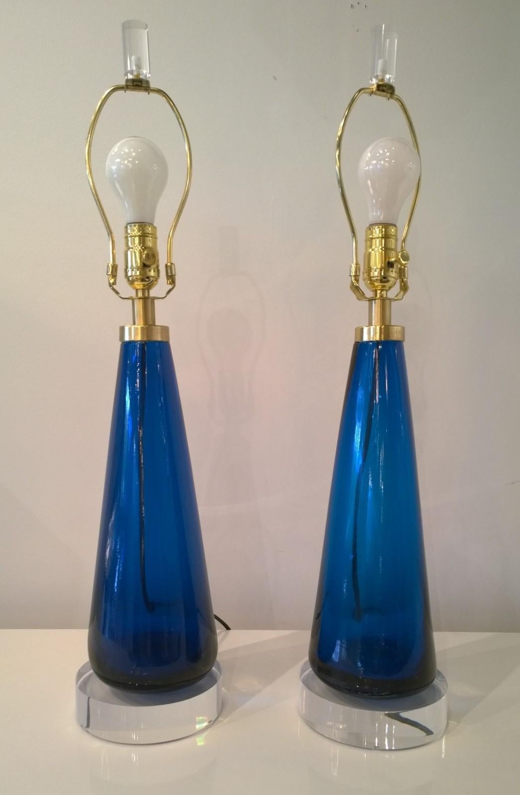 Mid-Century Modern Italian Signed Venini Murano Glass with Lucite Table Lamps 5
