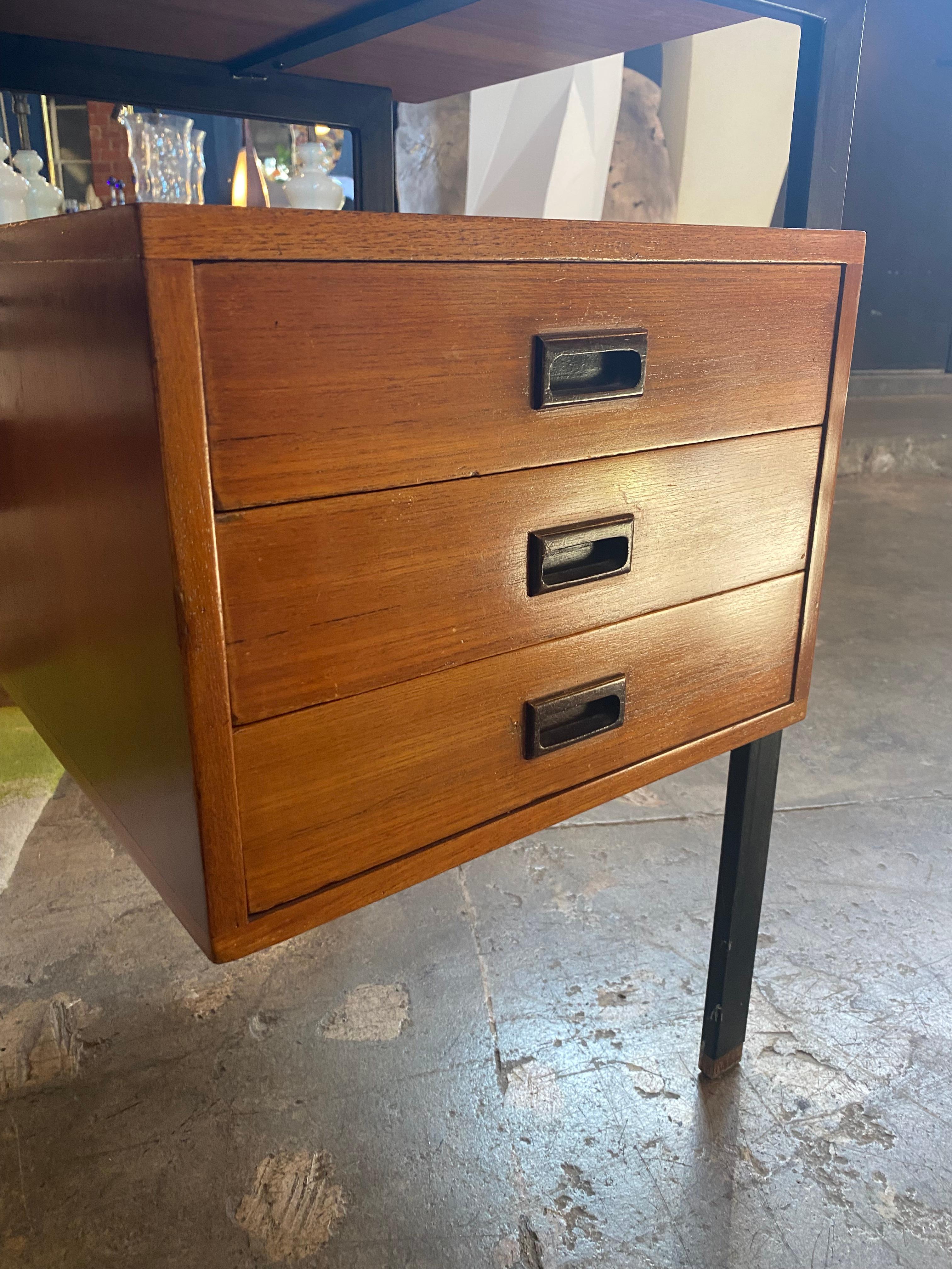 Wood Mid-Century Modern Italian Small Desk, 1960s