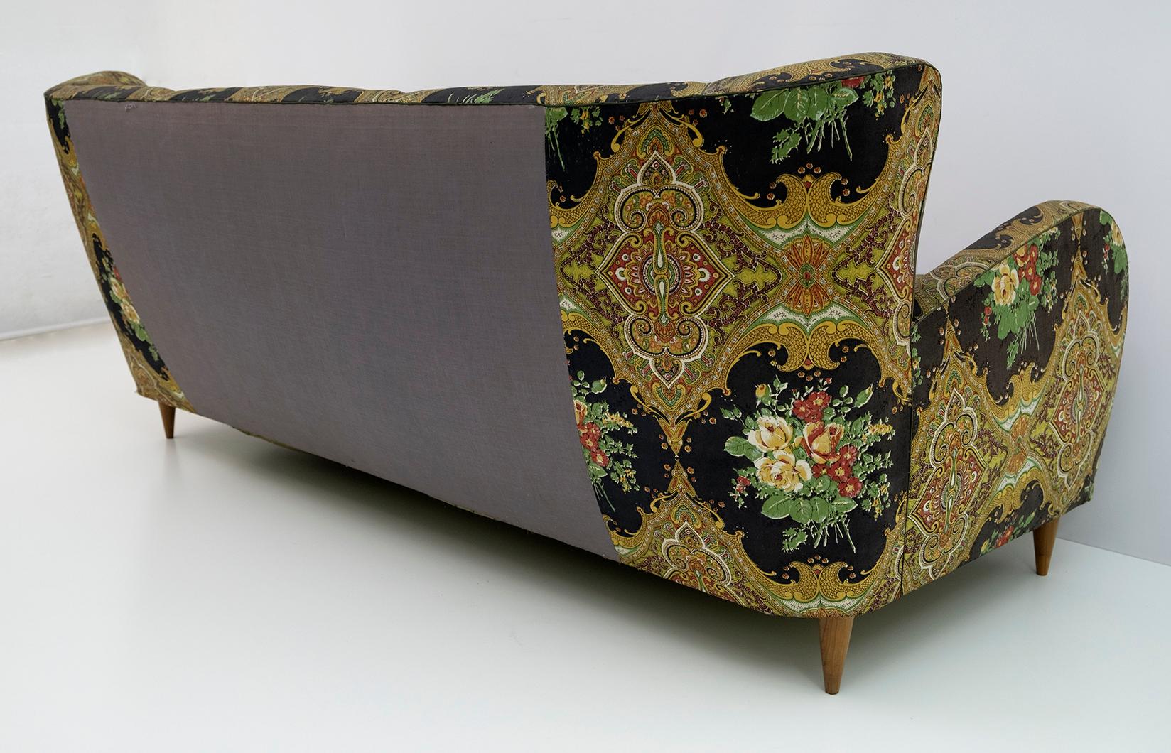 Modernes italienisches Sofa aus der Jahrhundertmitte, 1950er Jahre im Angebot 3