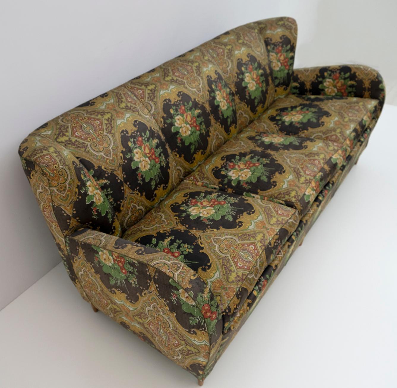 Modernes italienisches Sofa aus der Jahrhundertmitte, 1950er Jahre (Stoff) im Angebot