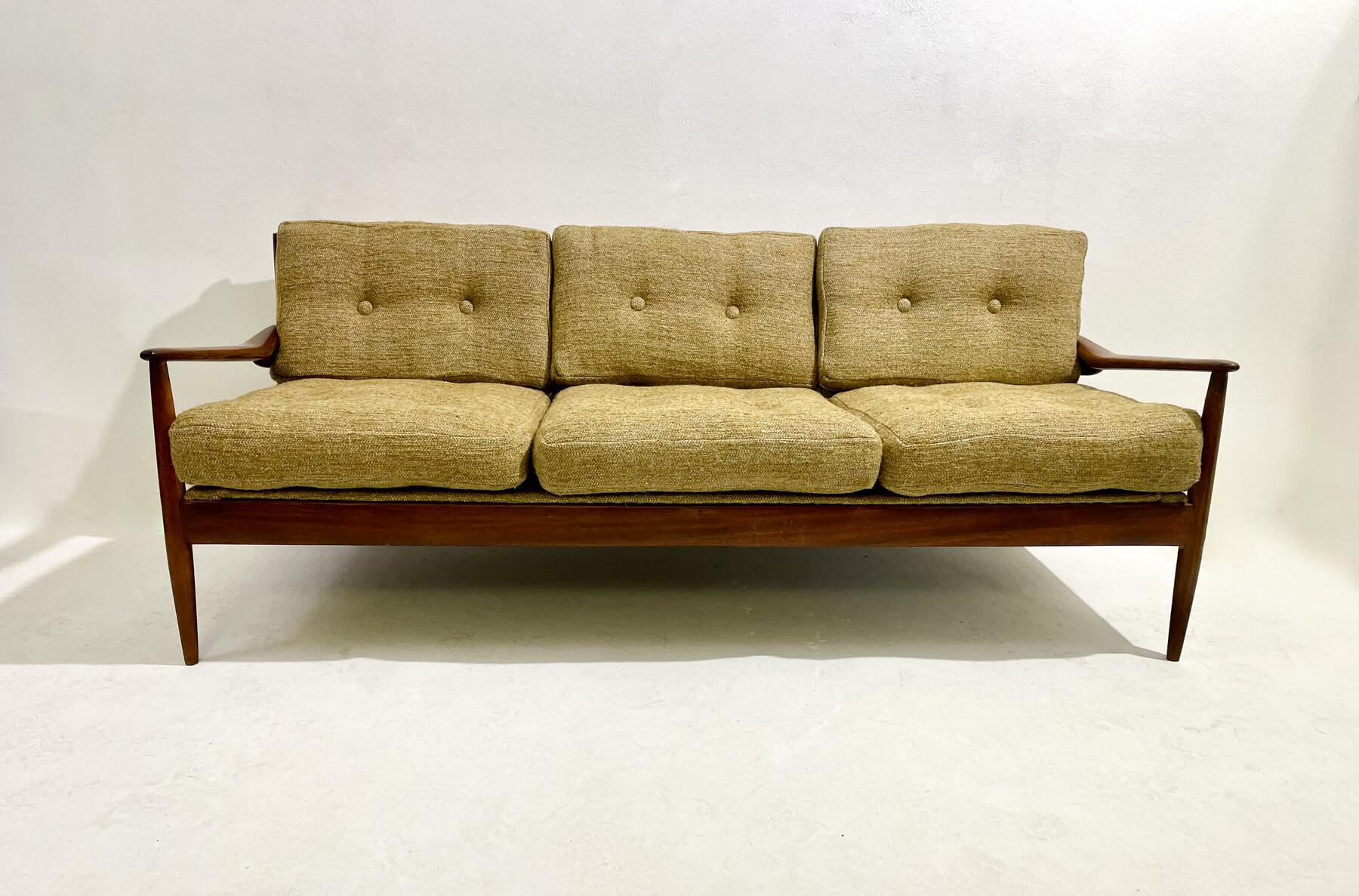 Mid-Century Modern Italian sofa, 1960s.