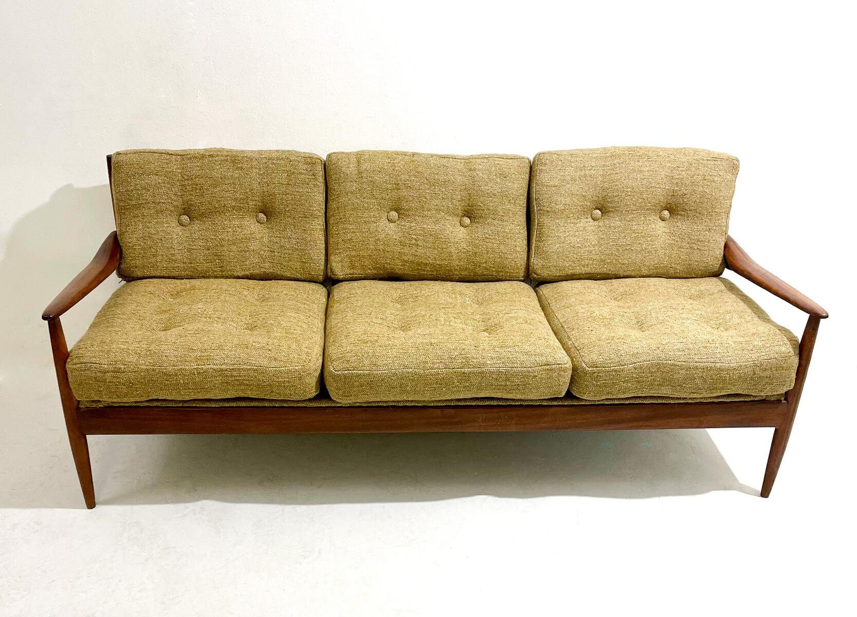 Mid-Century Modern Italian Sofa, 1960s In Good Condition In Brussels, BE