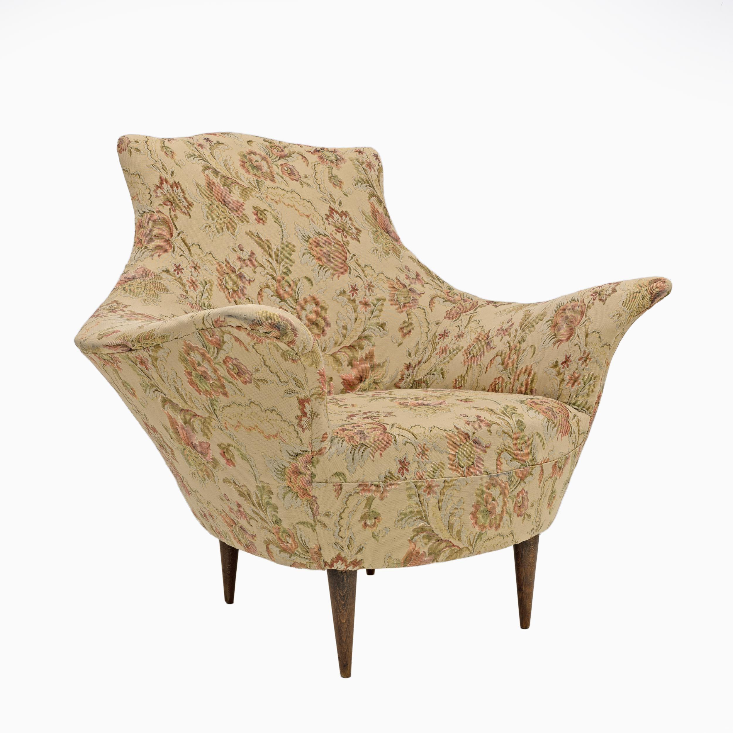 Mid-Century Modern Italian Sofa and Two Armchairs, Manta model, 1950s en vente 2