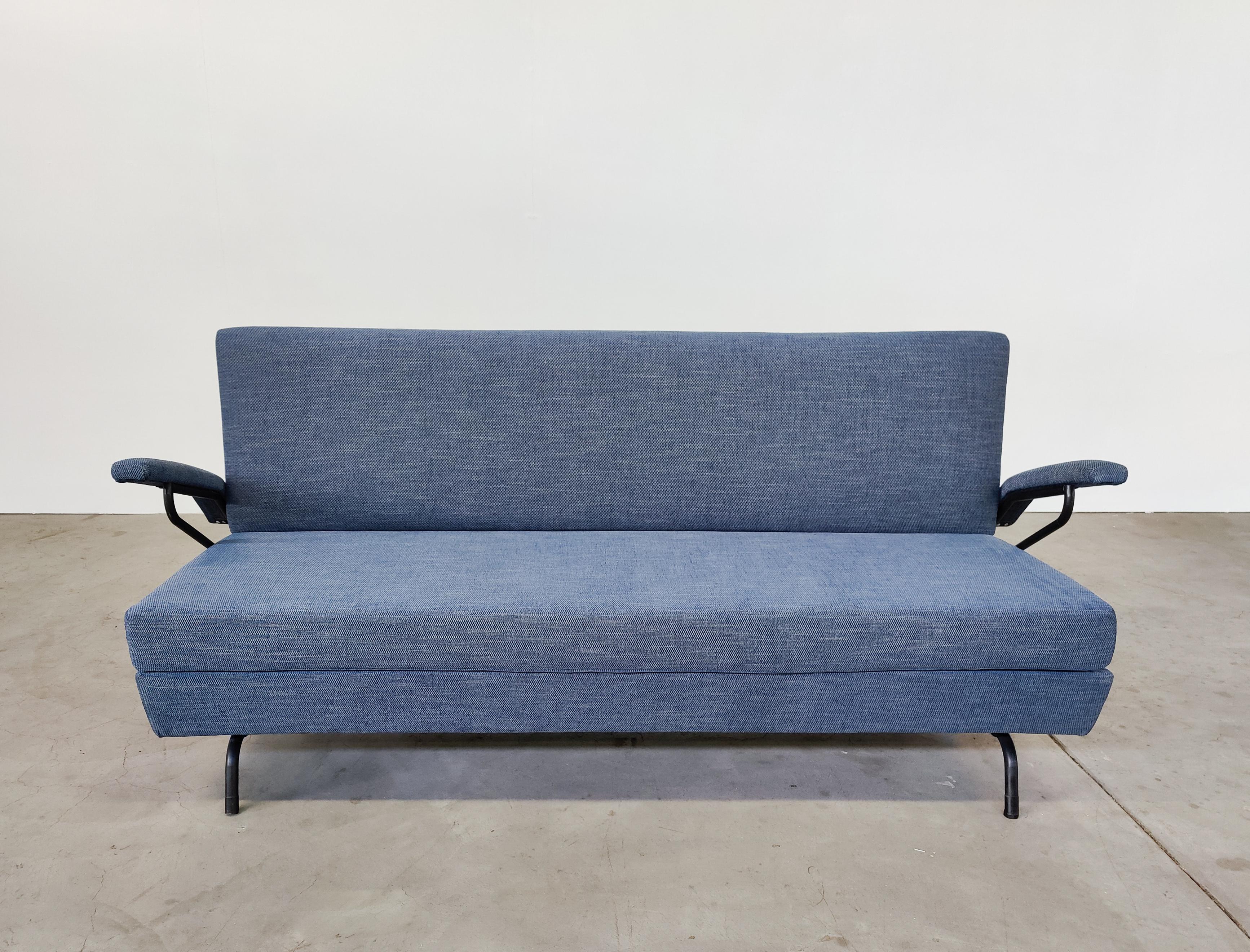Mid-Century Modern Italian sofa bed, 1960s - new upholstery.