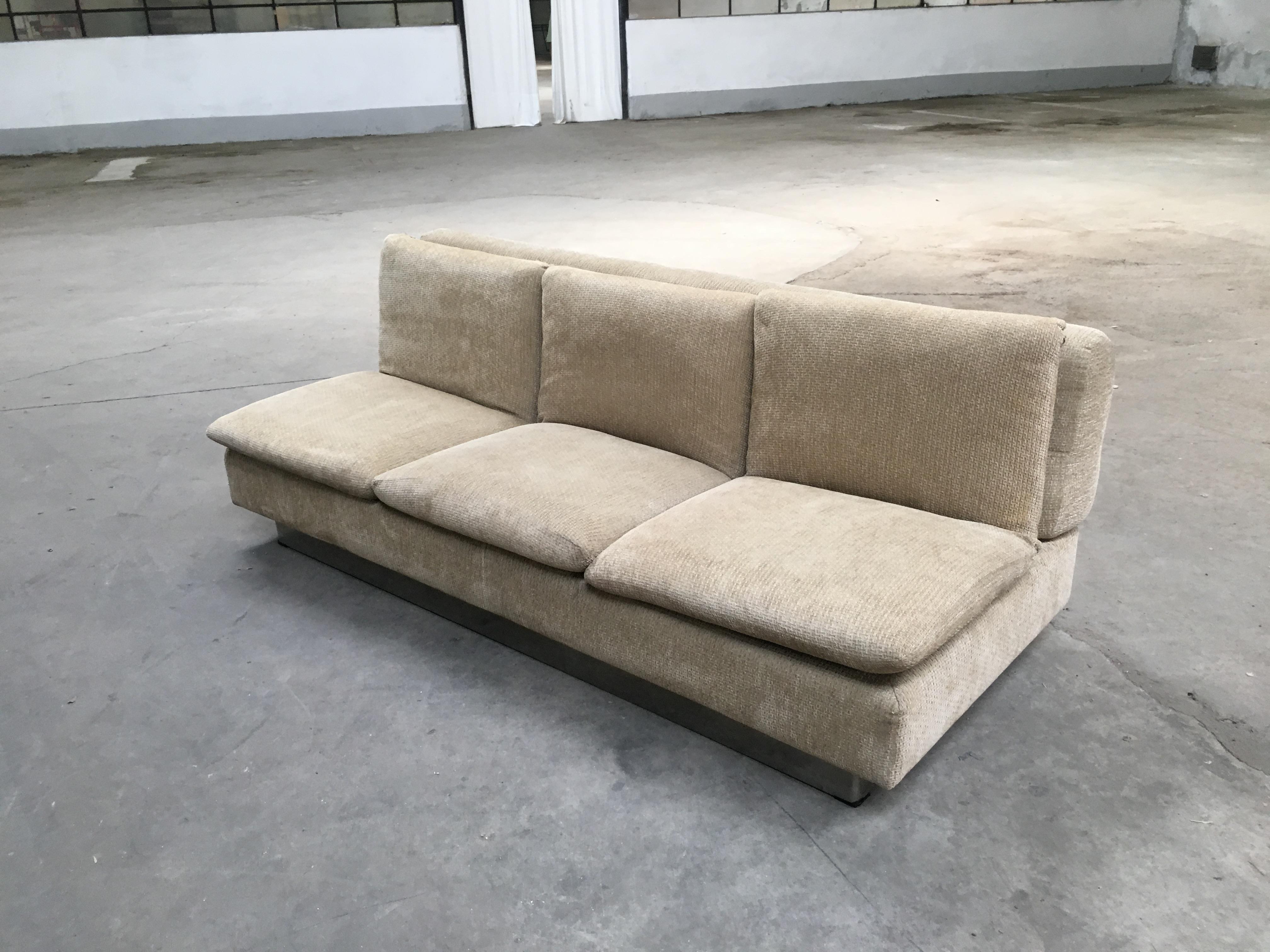 Dreisitziges Schlafsofa von Saporiti mit Originalstoff aus den 1970er Jahren
Dieses Sofa könnte mit einem anderen identisch wie auf dem Bild gezeigt kommen.
Angebot für das Paar (ein Schlafsofa und ein Sofa) auf Anfrage.