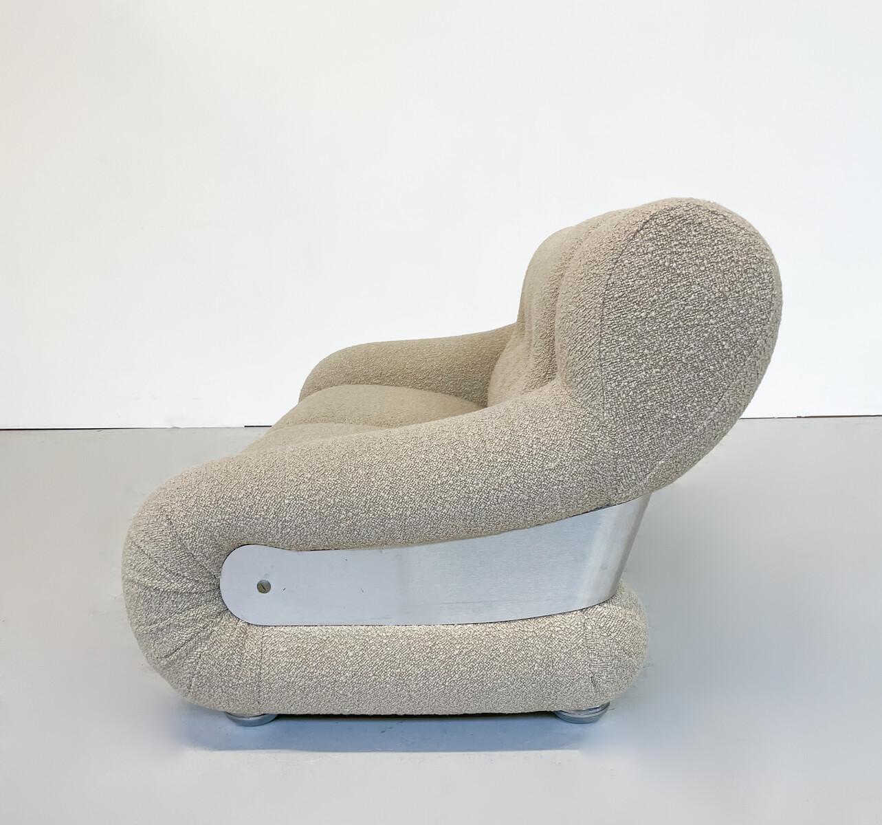 Mid-Century Modern Italian Sofa, Beige boucle Fabric, 1960s

New Upholstery 