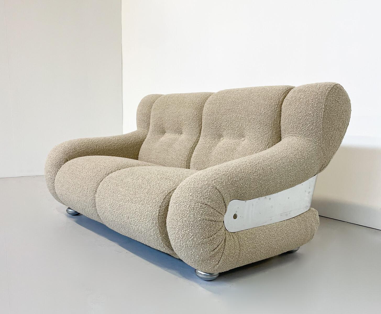 Sofá italiano moderno de mediados de siglo, tela boucle beige, años 60 Tela en venta