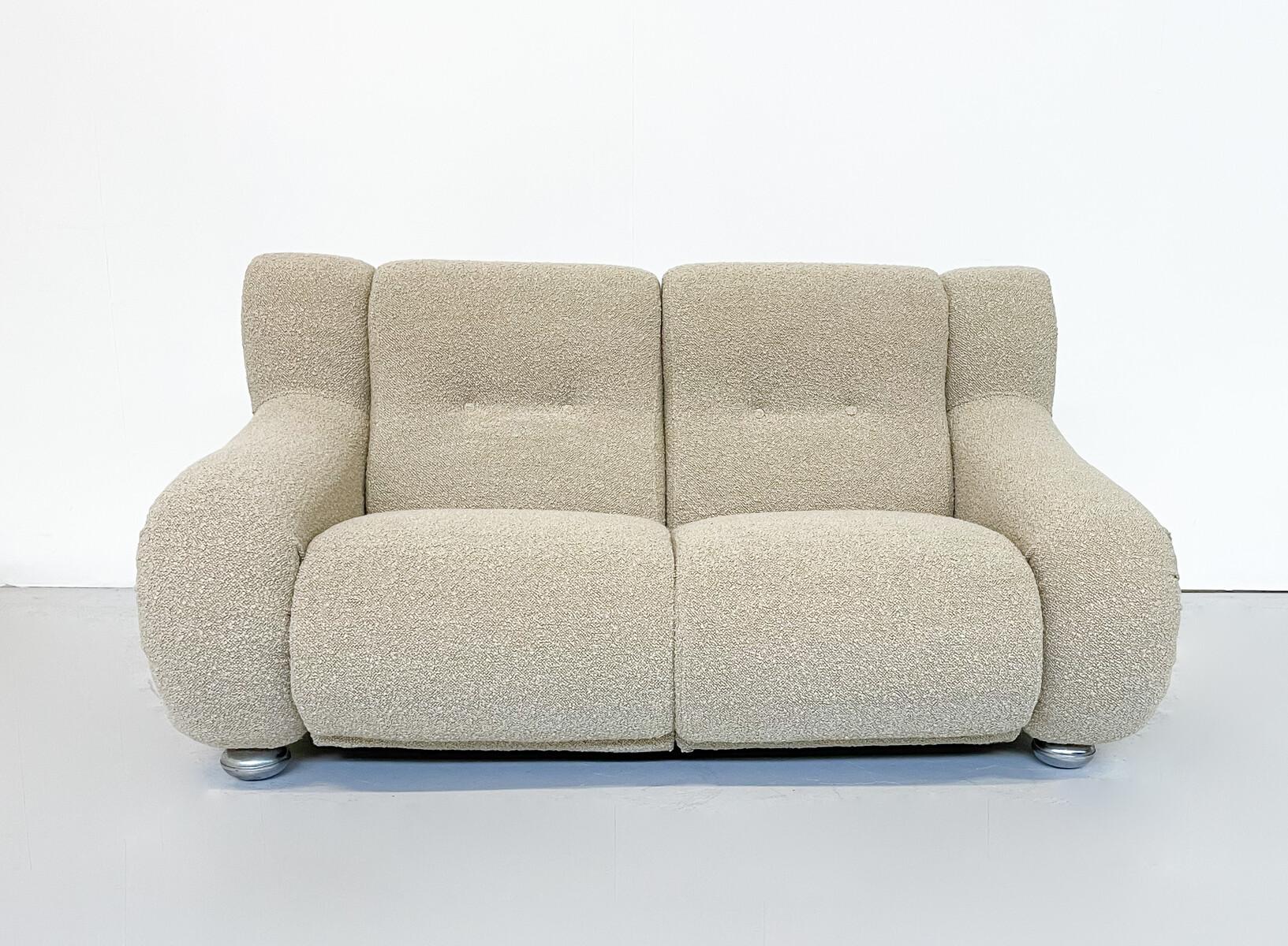 Modernes italienisches Sofa aus der Jahrhundertmitte, beigefarbener Bouclé-Stoff, 1960er Jahre im Angebot 2
