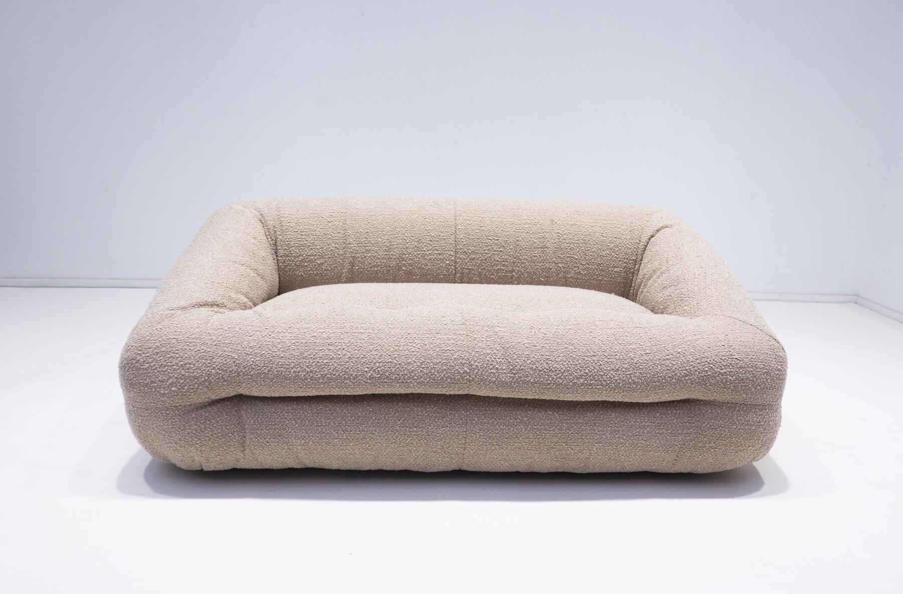 Mid-Century Modern Italian Sofa, Beige Boucle Fabric, Italy, 1960s For Sale 1