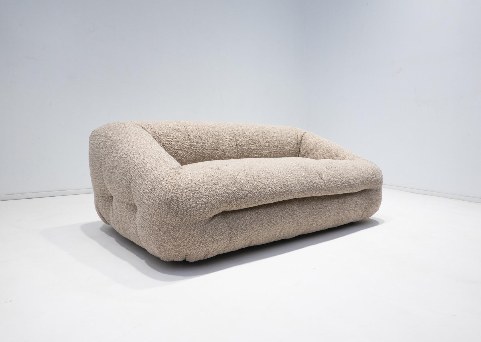 Mid-Century Modern Italian Sofa, Beige Boucle Fabric, Italy, 1960s For Sale 3