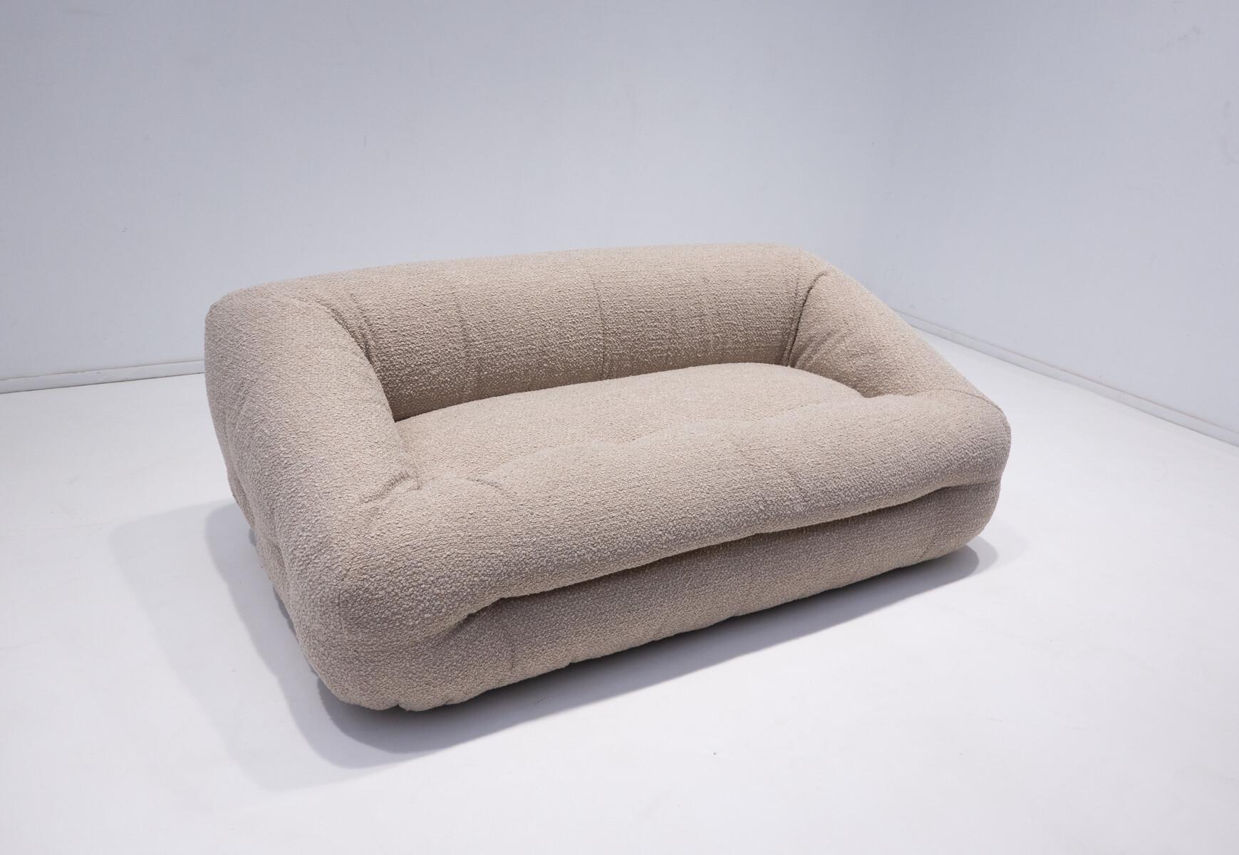 Mid-Century Modern Italian Sofa, Beige Boucle Fabric, Italy, 1960s For Sale 4