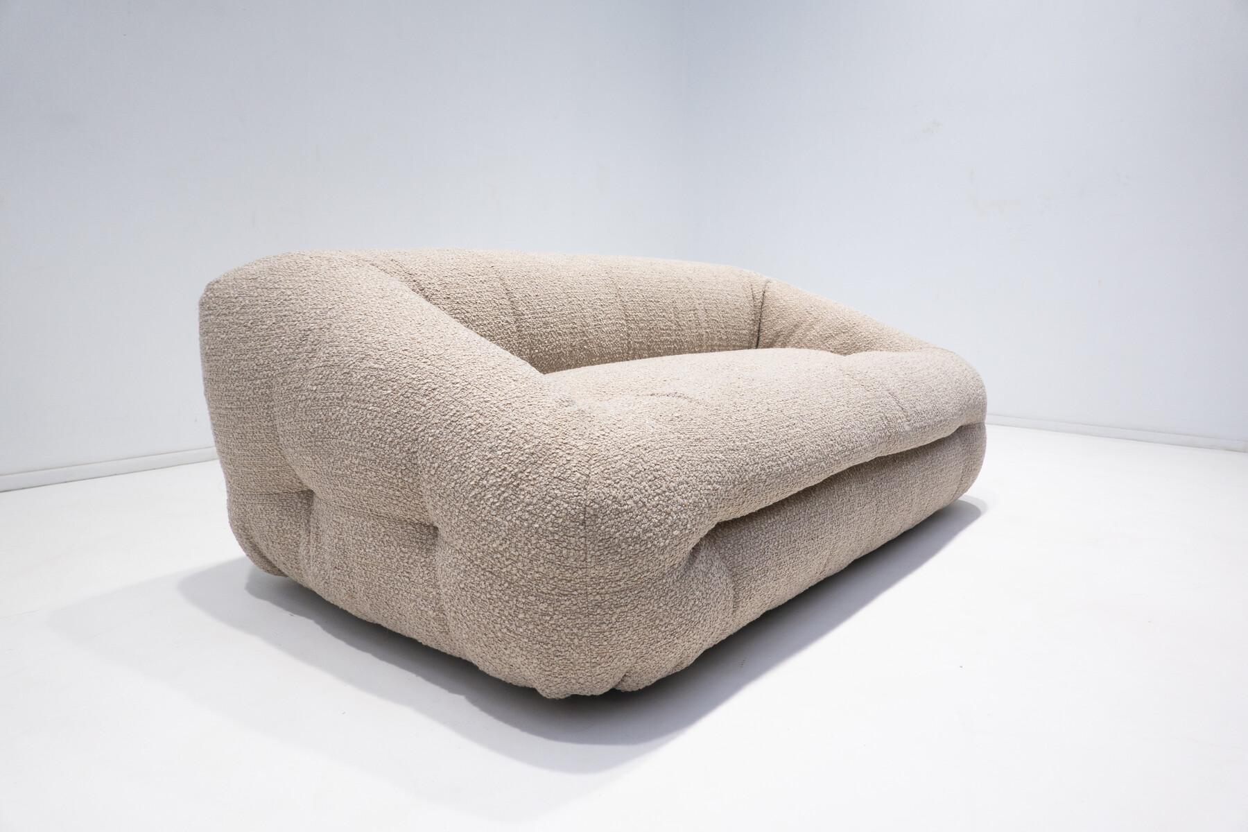 Mid-Century Modern Italian Sofa, Beige Boucle Fabric, Italy, 1960s For Sale 5