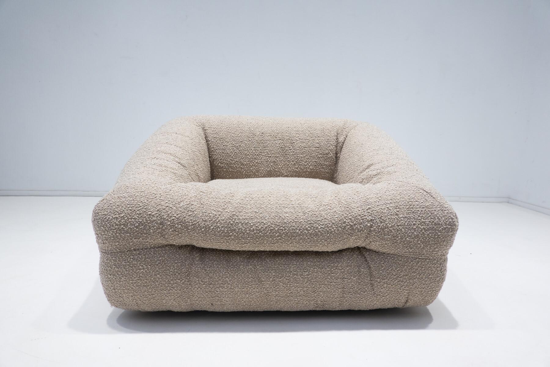 Mid-Century Modern Italian Sofa, Beige Upholstery, 1960s For Sale 2