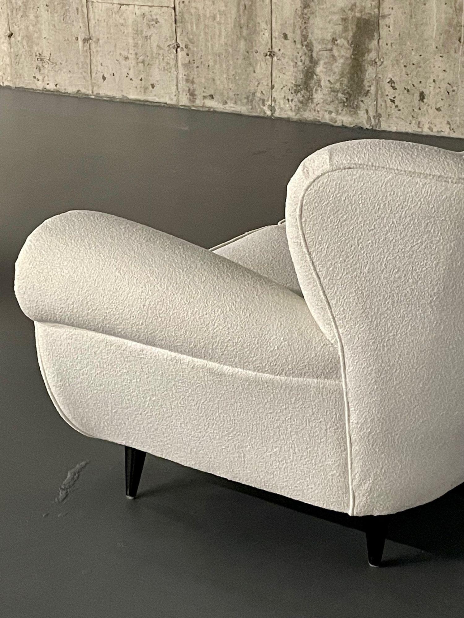 20th Century Guglielmo Ulrich, Mid-Century Modern, Three Seat Sofa, White Boucle, Wood, 1940s For Sale
