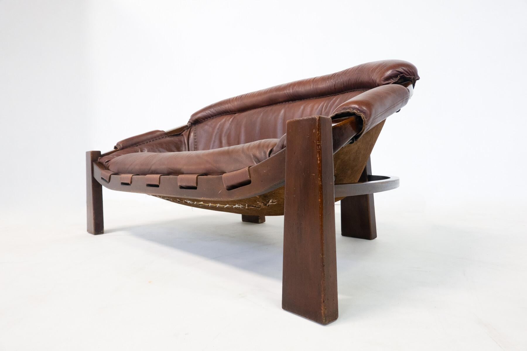 Mid-Century Modern Italian Sofa by Luciano Frigerio, Leather, 1970s For Sale 6