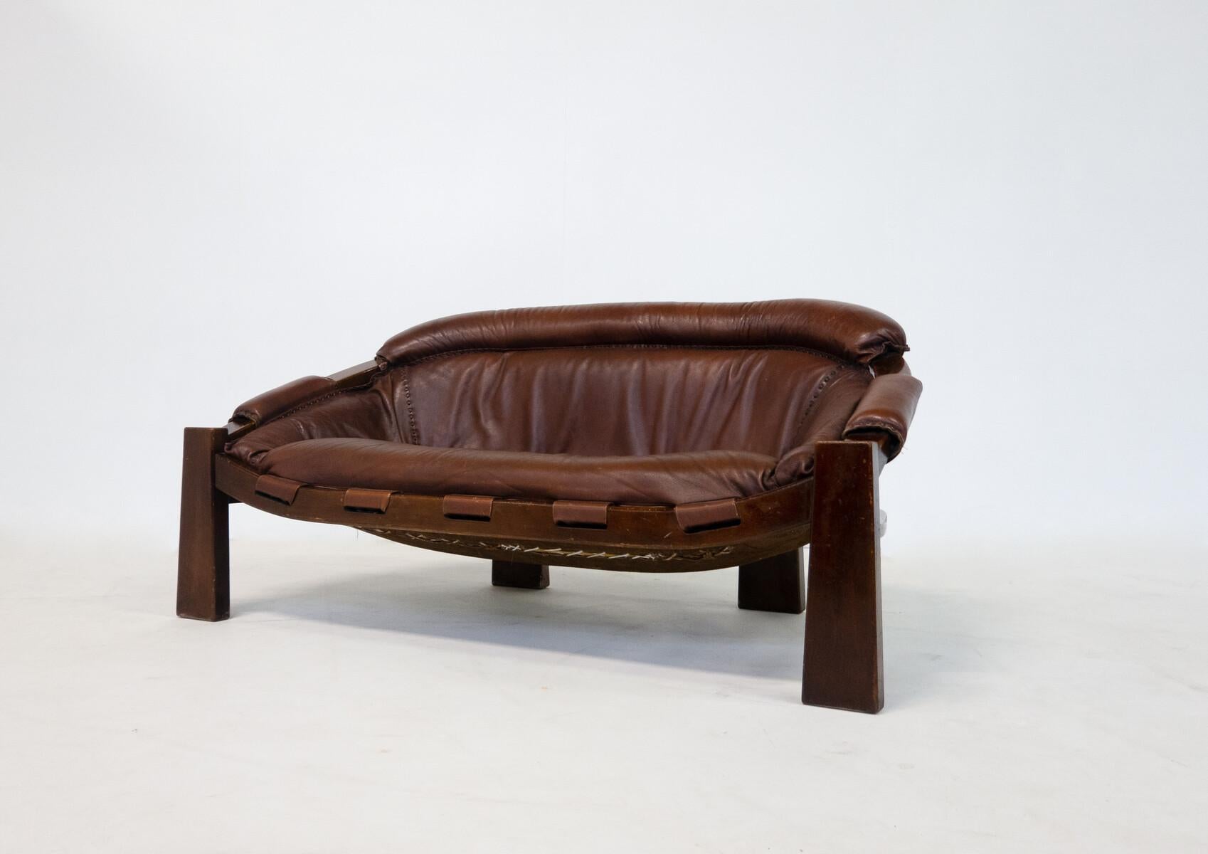 Mid-Century Modern Italian Sofa by Luciano Frigerio, Leather, 1970s For Sale 8