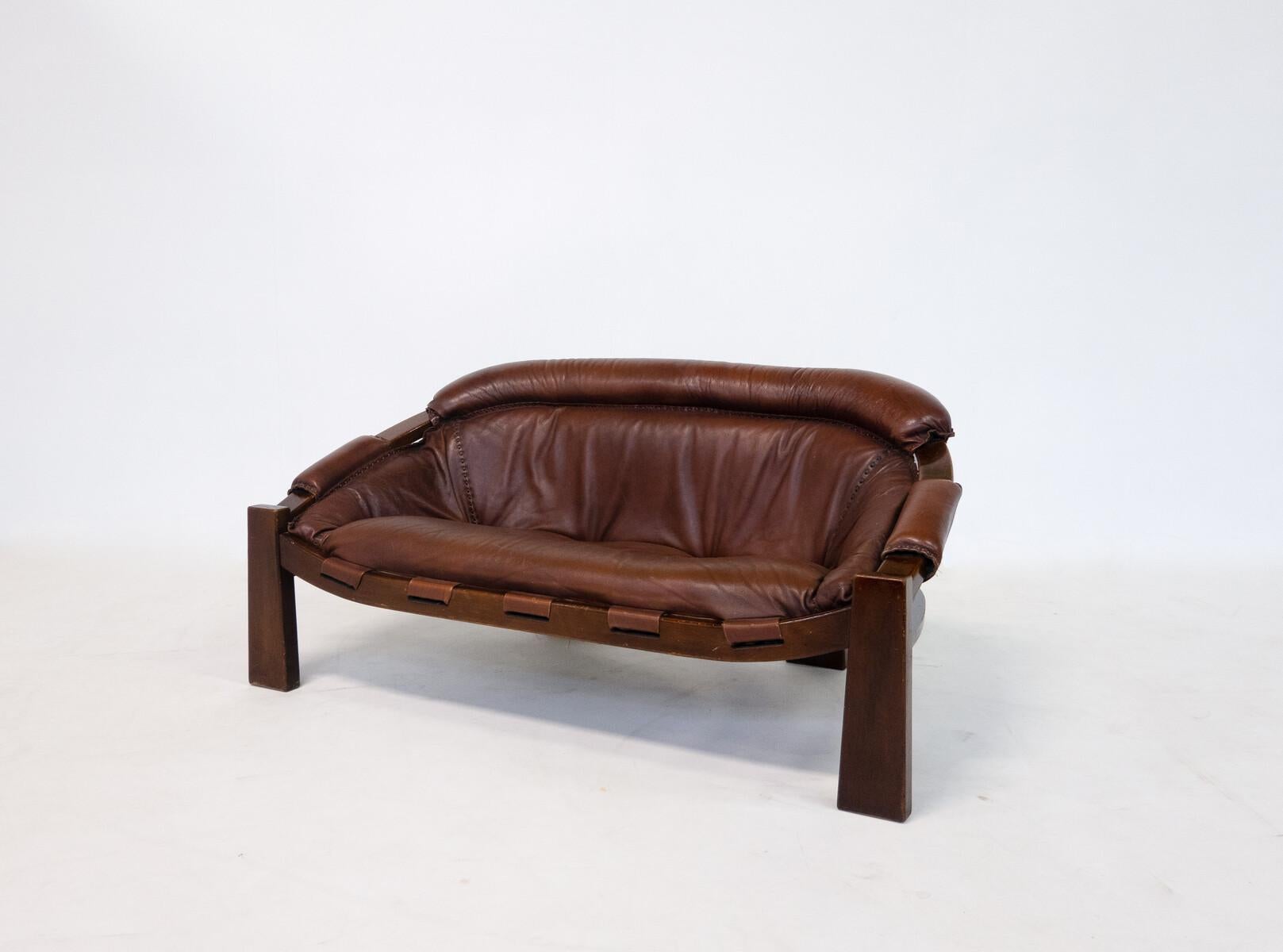 Mid-Century Modern Italian Sofa by Luciano Frigerio, Leather, 1970s For Sale 9