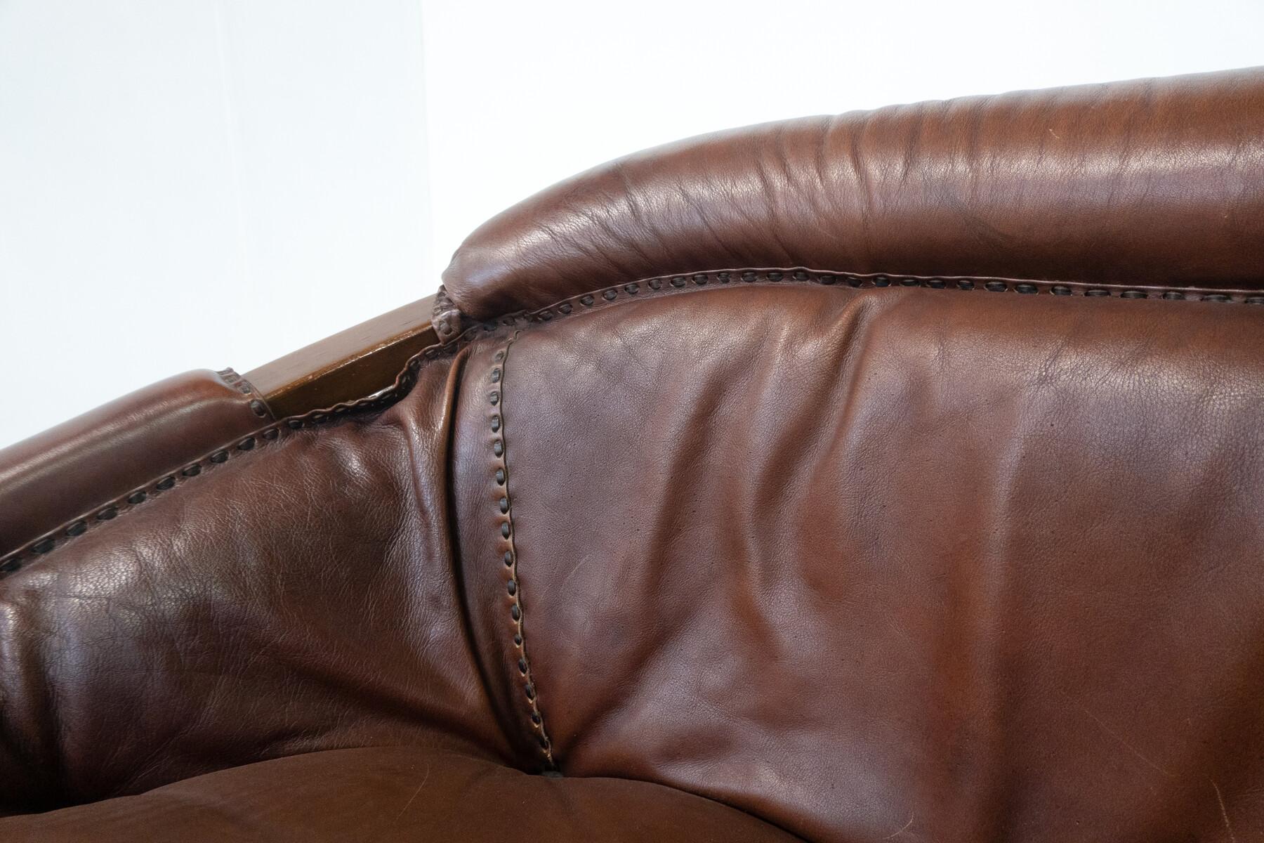 Mid-Century Modern Italian Sofa by Luciano Frigerio, Leather, 1970s For Sale 2
