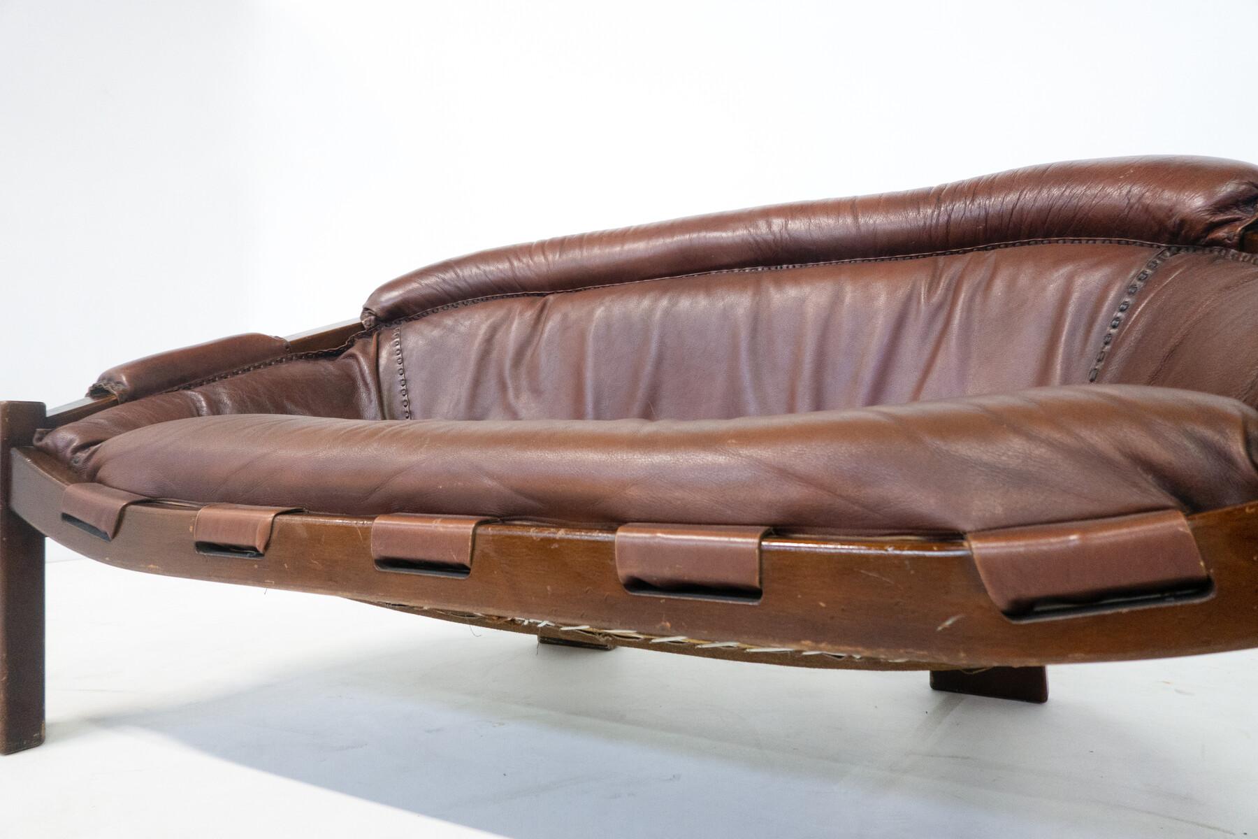 Mid-Century Modern Italian Sofa by Luciano Frigerio, Leather, 1970s For Sale 4