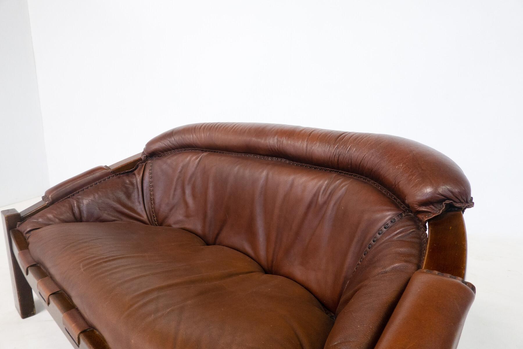 Mid-Century Modern Italian Sofa by Luciano Frigerio, Leather, 1970s For Sale 5