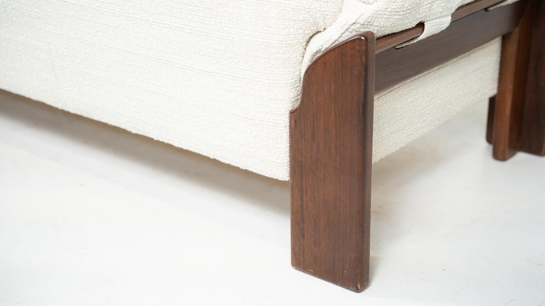 Mid-Century moderno Divano italiano moderno di metà secolo di Sapporo per Mobil Girgi, 1970 - New Upholster in vendita