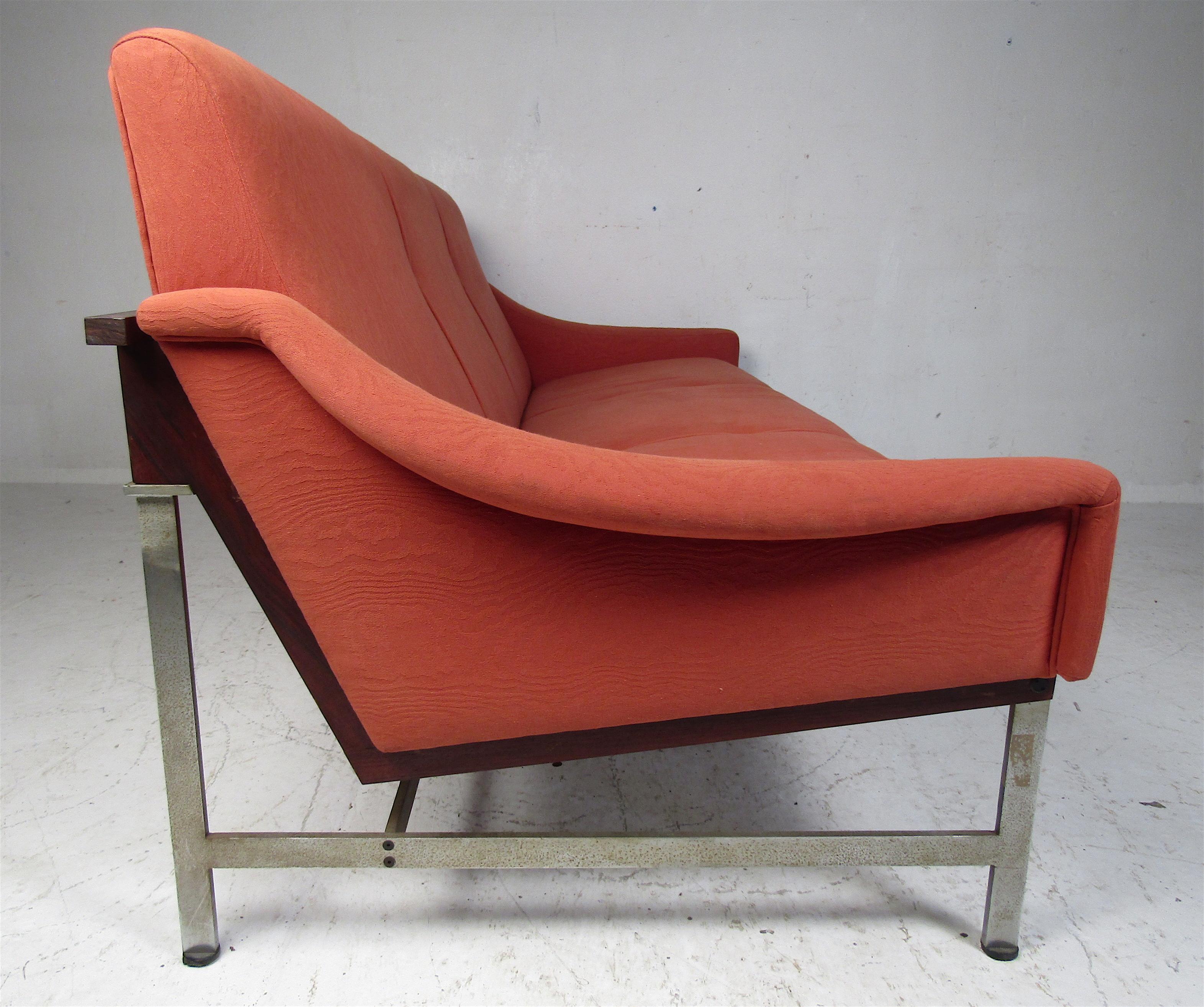 Mid-Century Modern Italian Sofa by Techmo In Good Condition For Sale In Brooklyn, NY