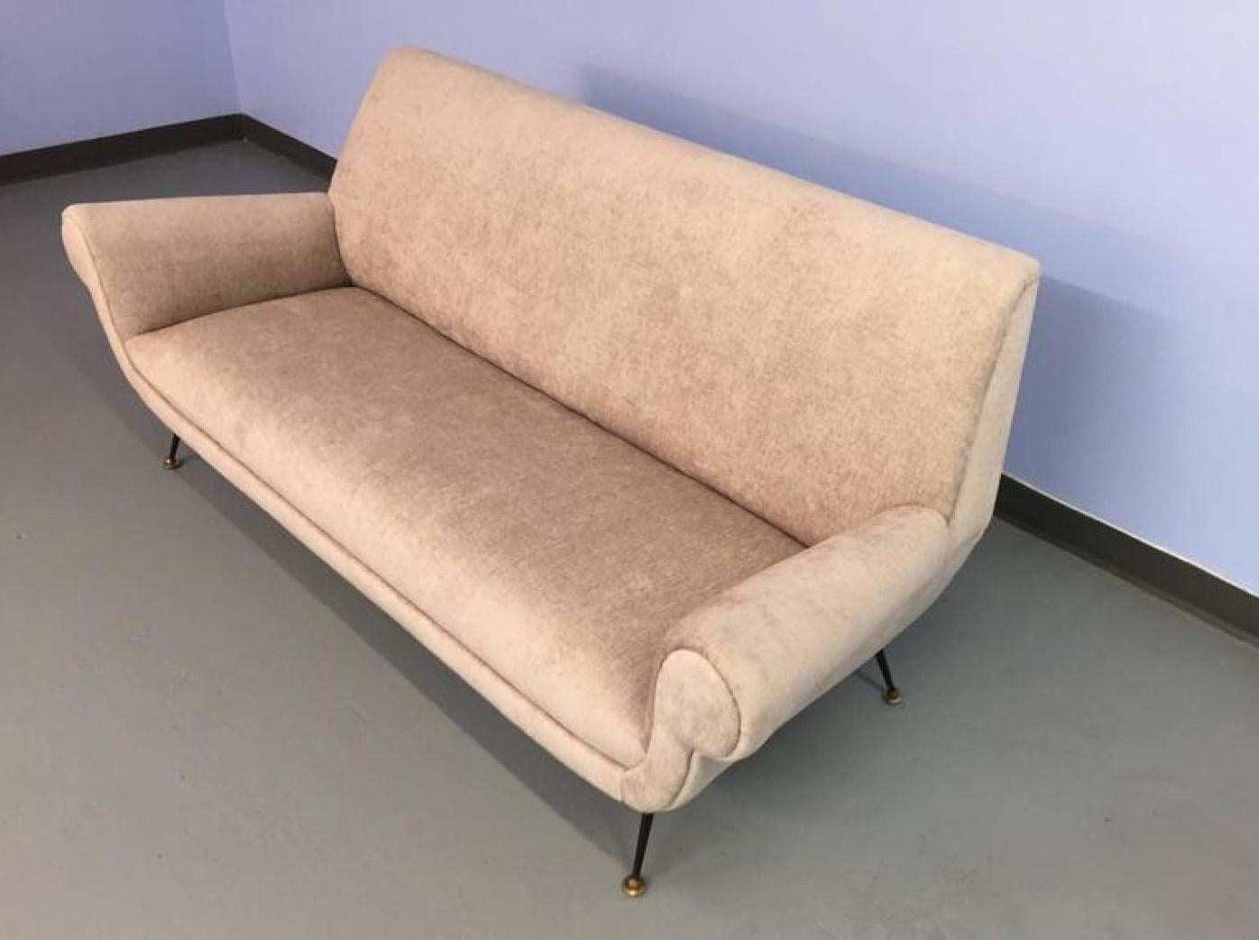 Mid-Century Modern Italian Sofa In Good Condition For Sale In Stratford, CT