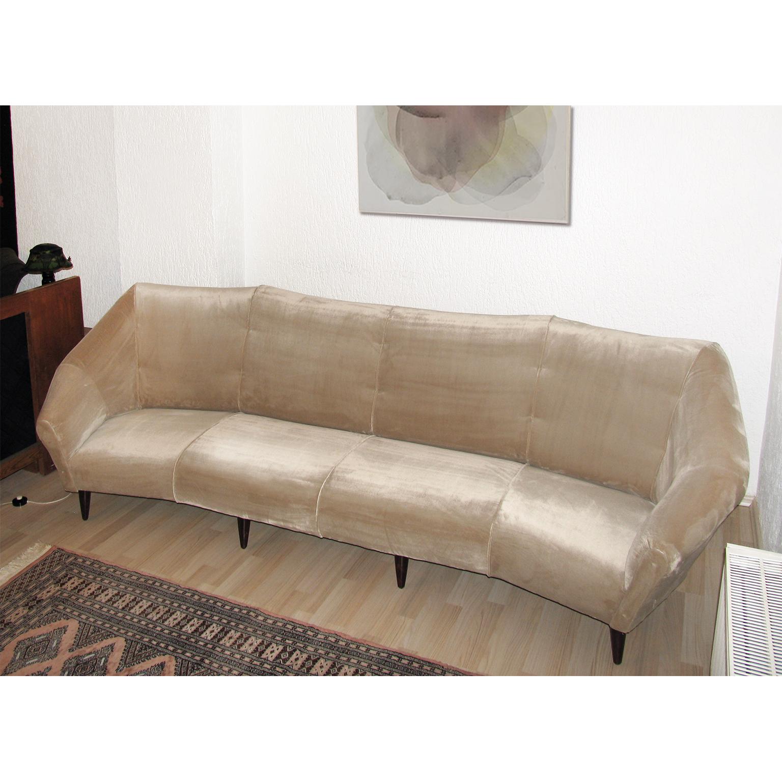 20th Century Mid-Century Modern Italian Sofa in Luxurious Velvet, Designed by Enzo Minotti For Sale