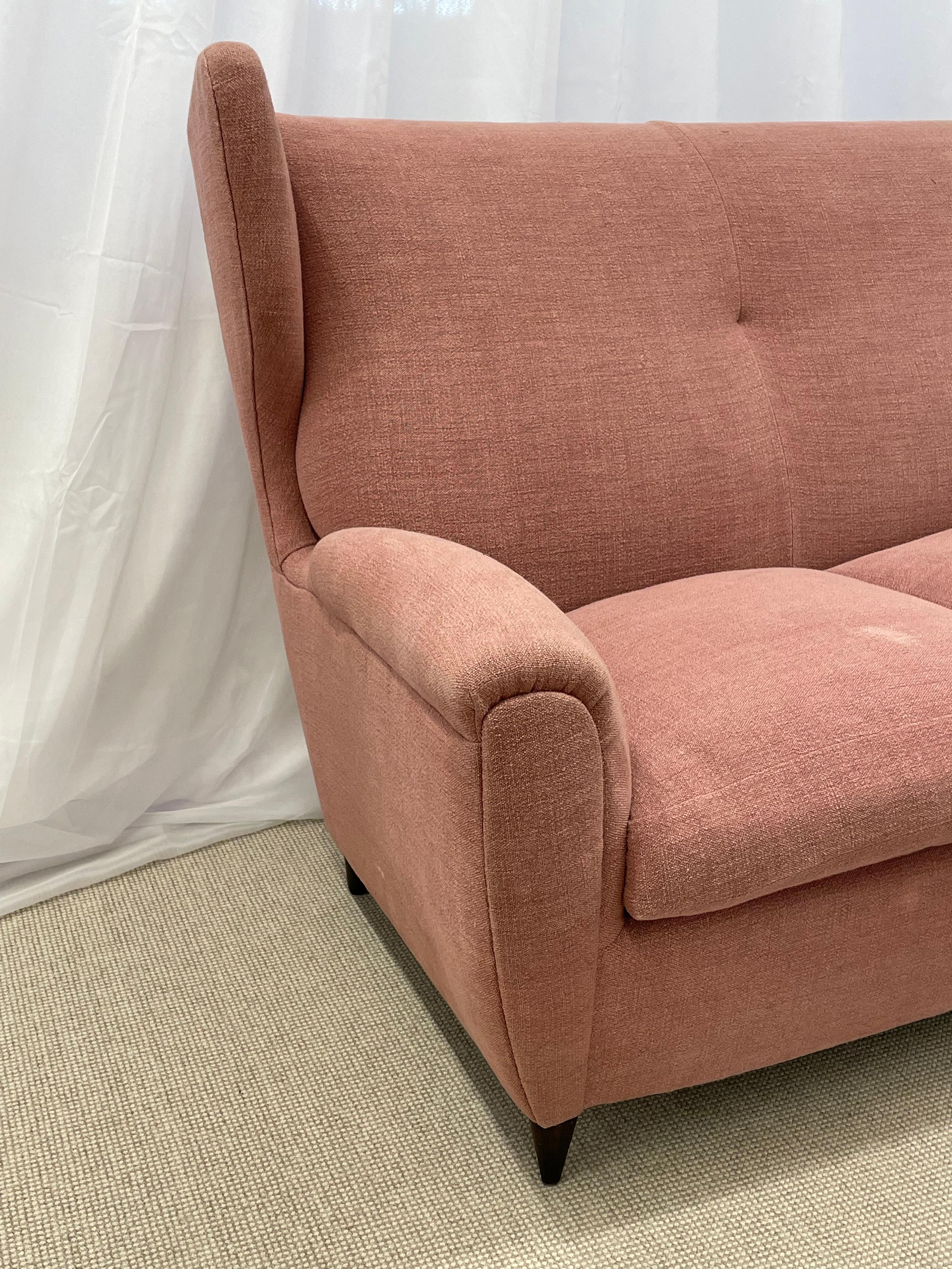 Late 20th Century Gio Ponti Style, Mid-Century Modern, Sofa, Pink Fabric, Walnut, Italy, 1970s