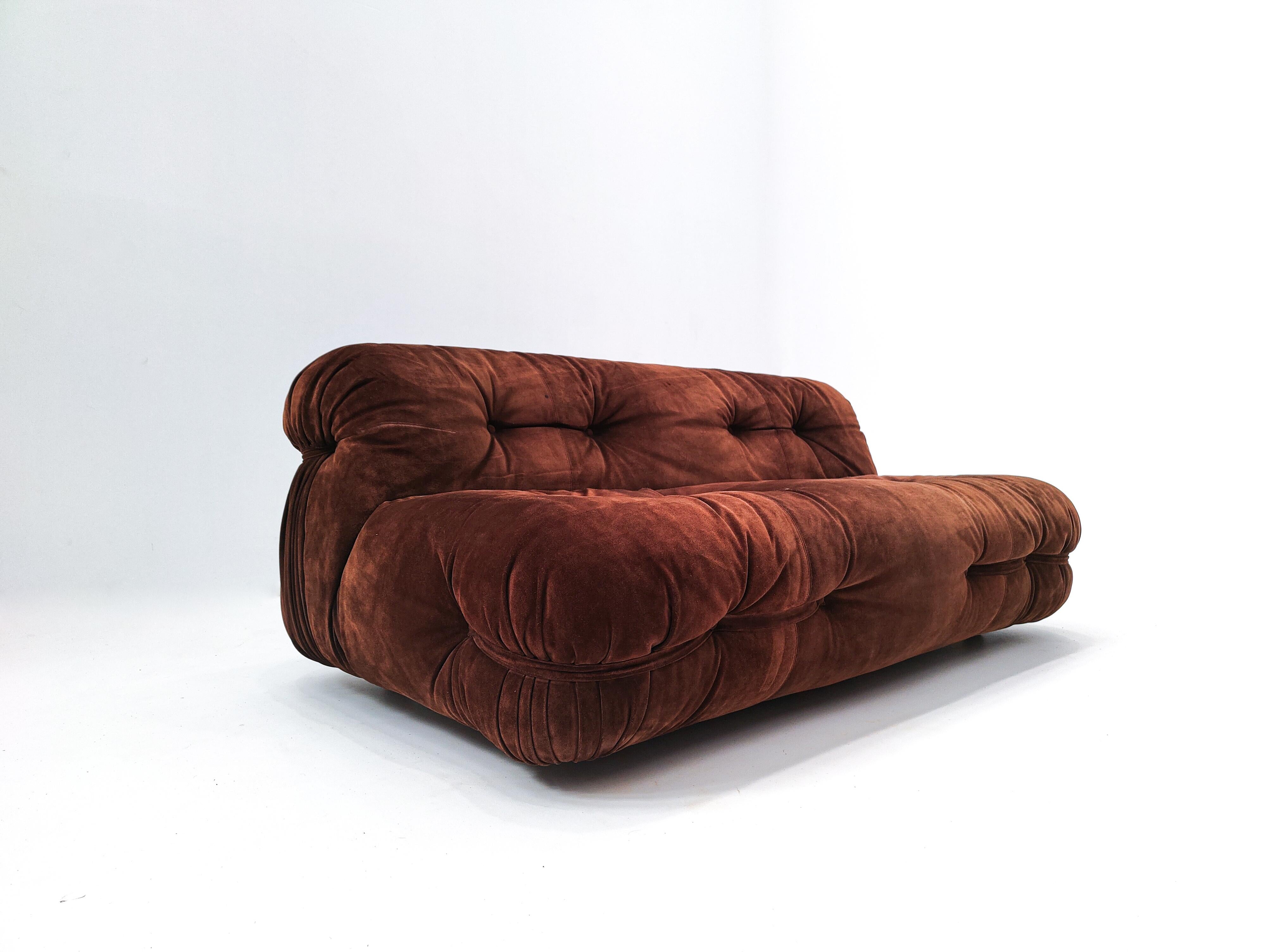 Mid-Century Modern Italian Sofa, Original Brown Velvet, 1970s In Good Condition In Brussels, BE